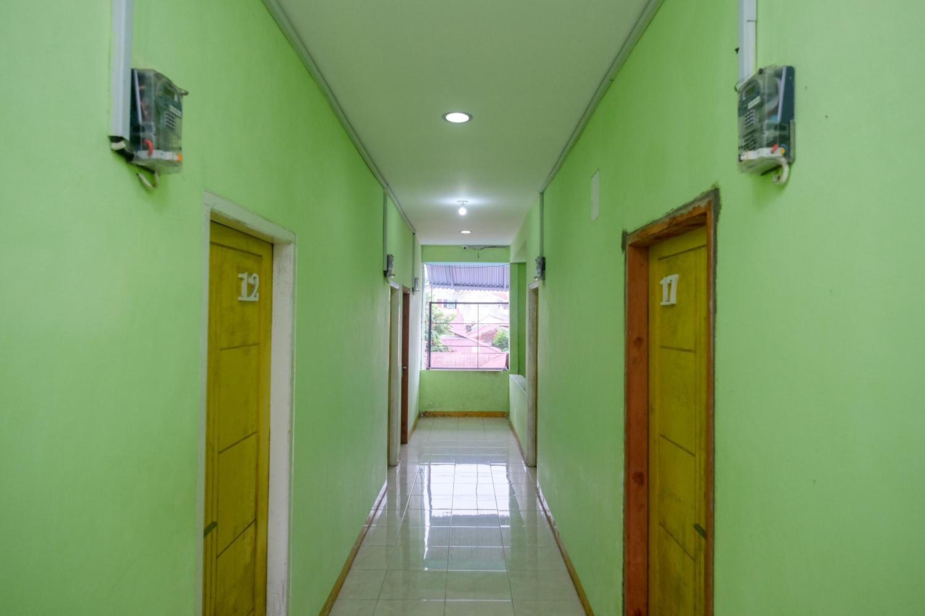 RedDoorz near Politeknik Manado, Paniki - 16