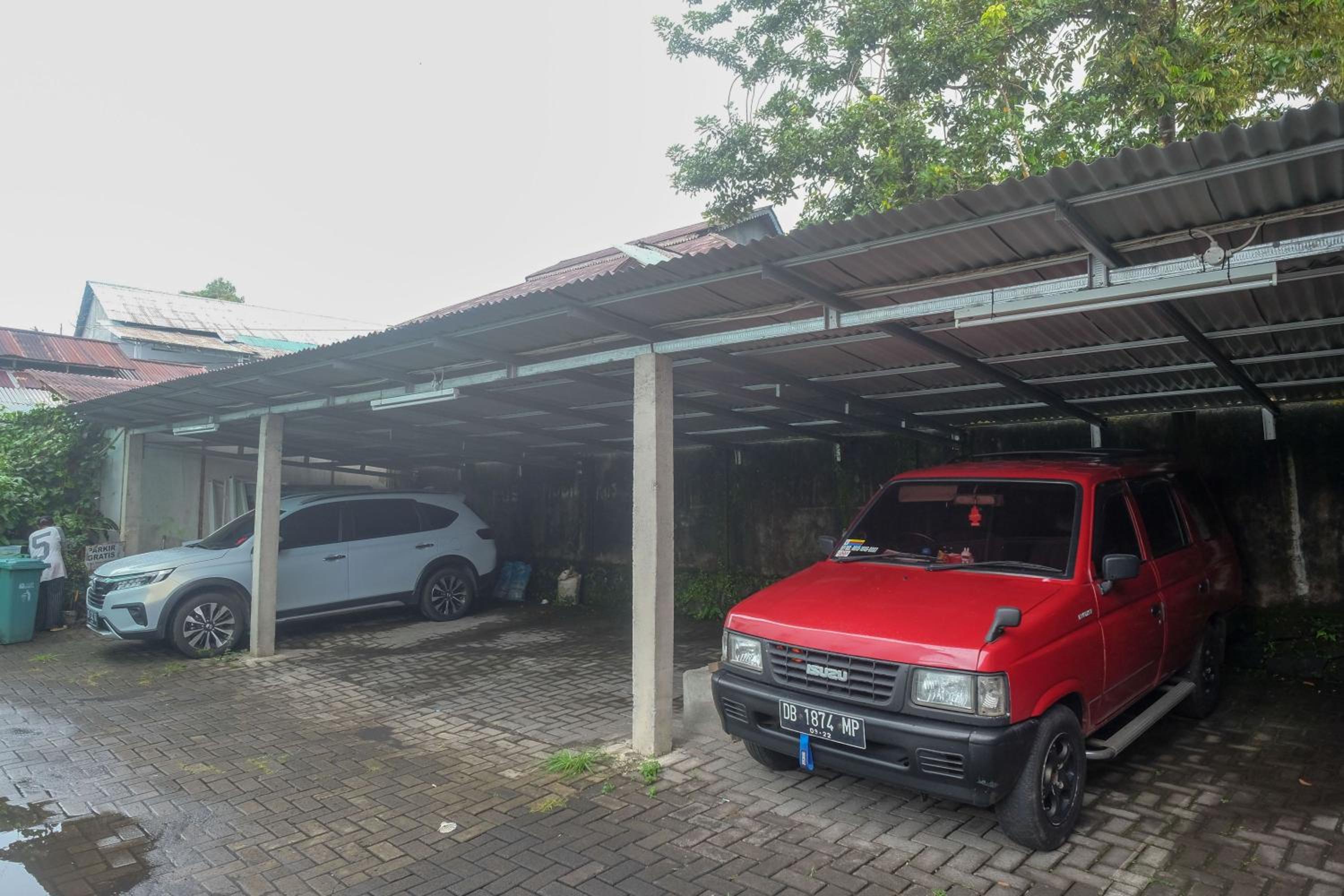 RedDoorz near Politeknik Manado