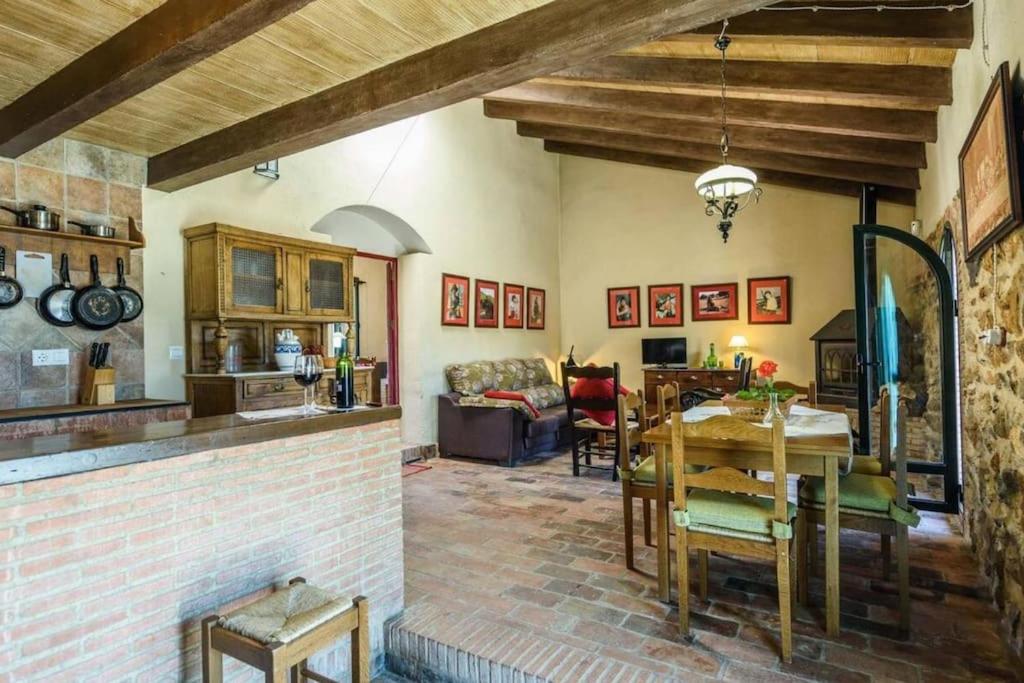 Casa Cortijo en Dehesa Sierra León