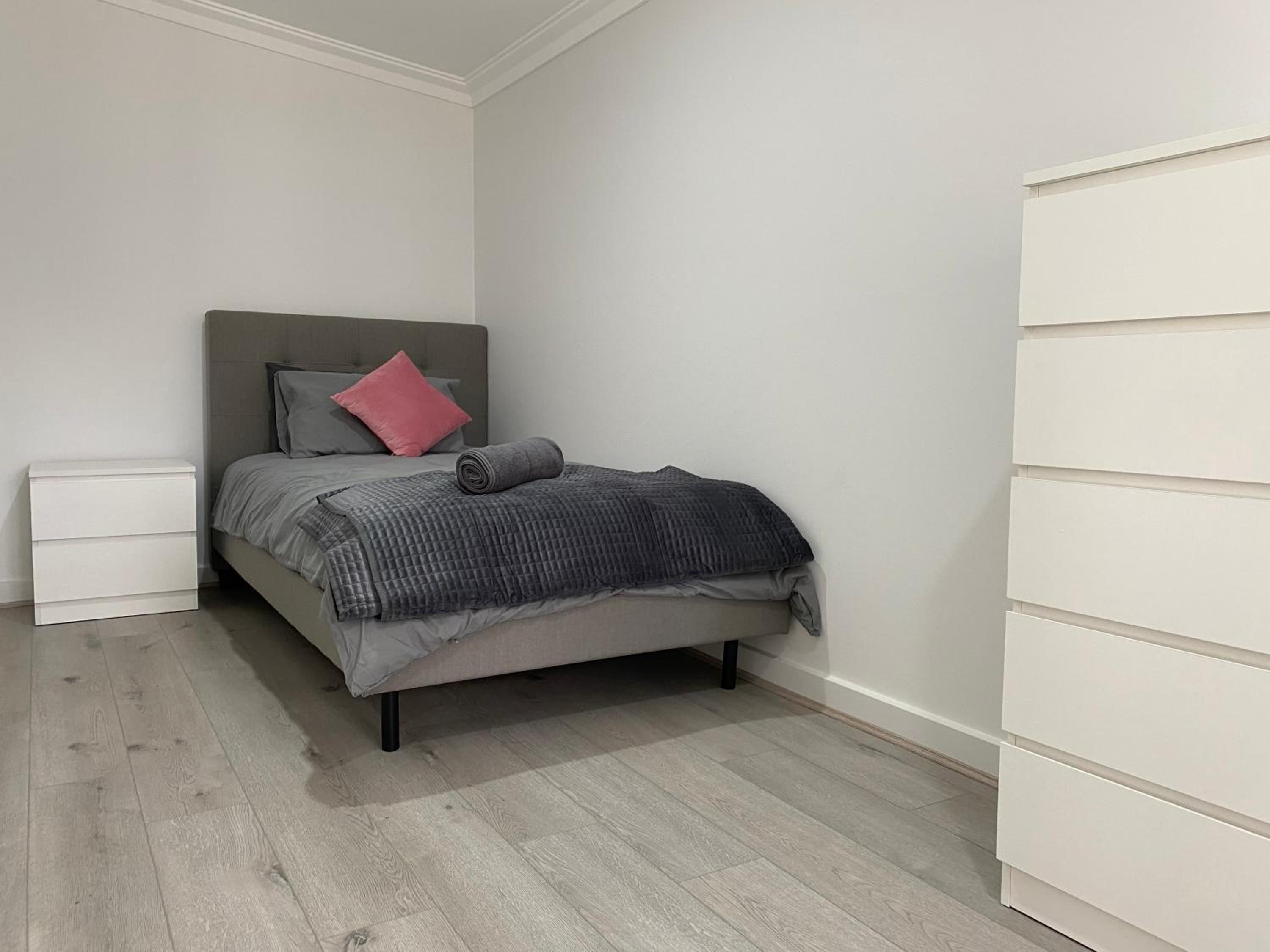Lux Modern 4 Bedroom House Central CBD