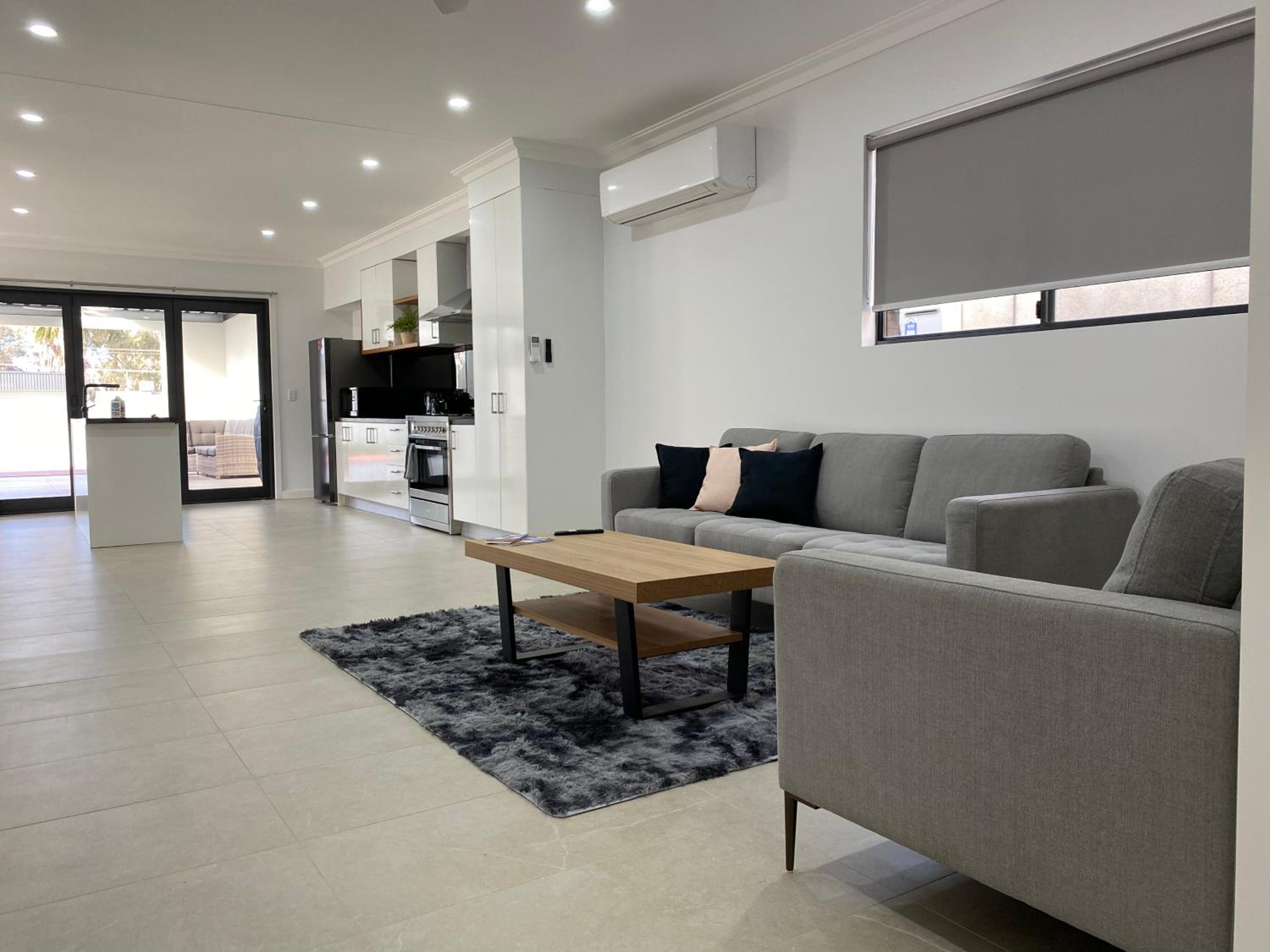 Lux Modern 4 Bedroom House Central CBD