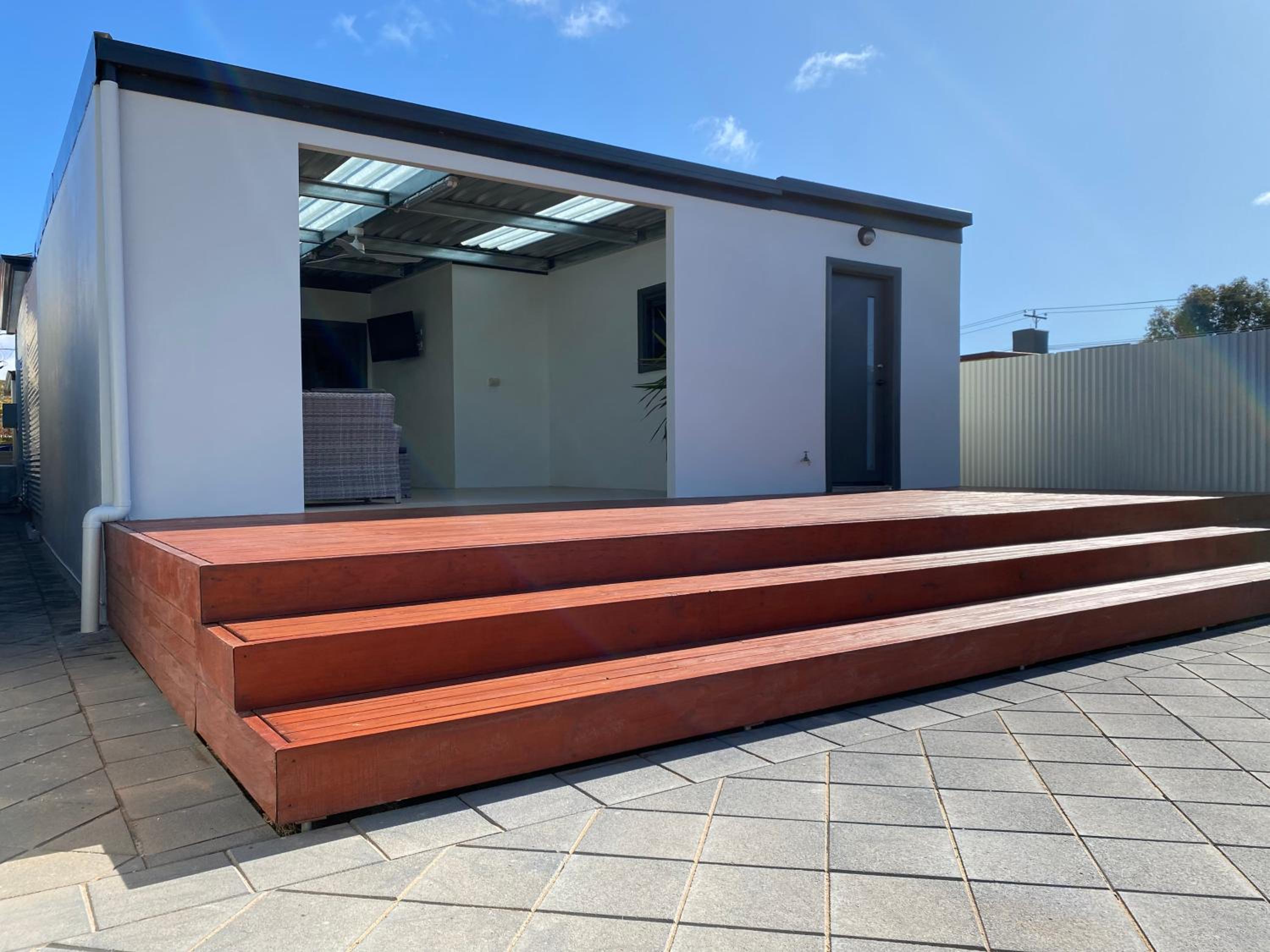 Lux Modern 4 Bedroom House Central CBD