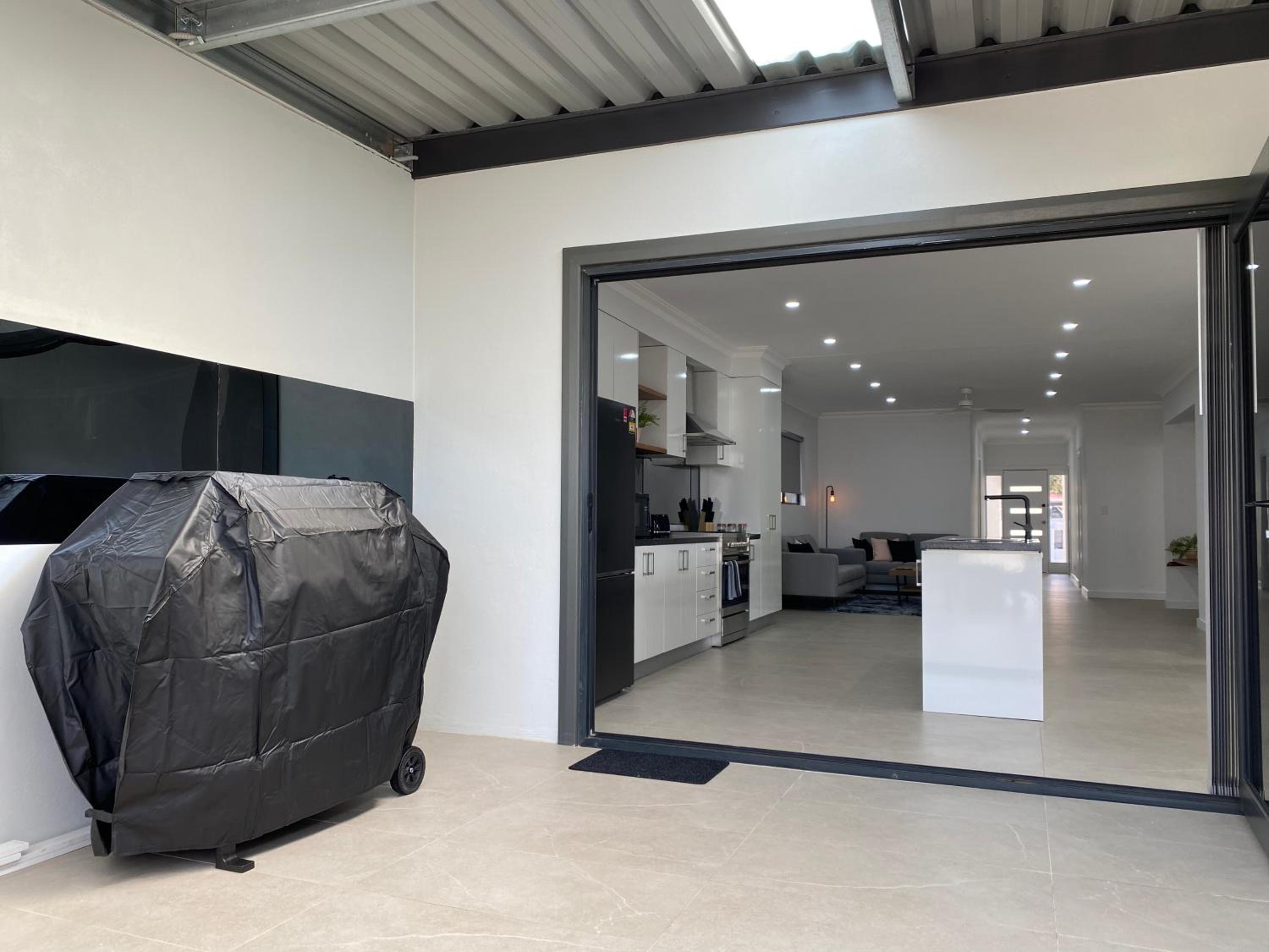Lux Modern 4 Bedroom House Central CBD