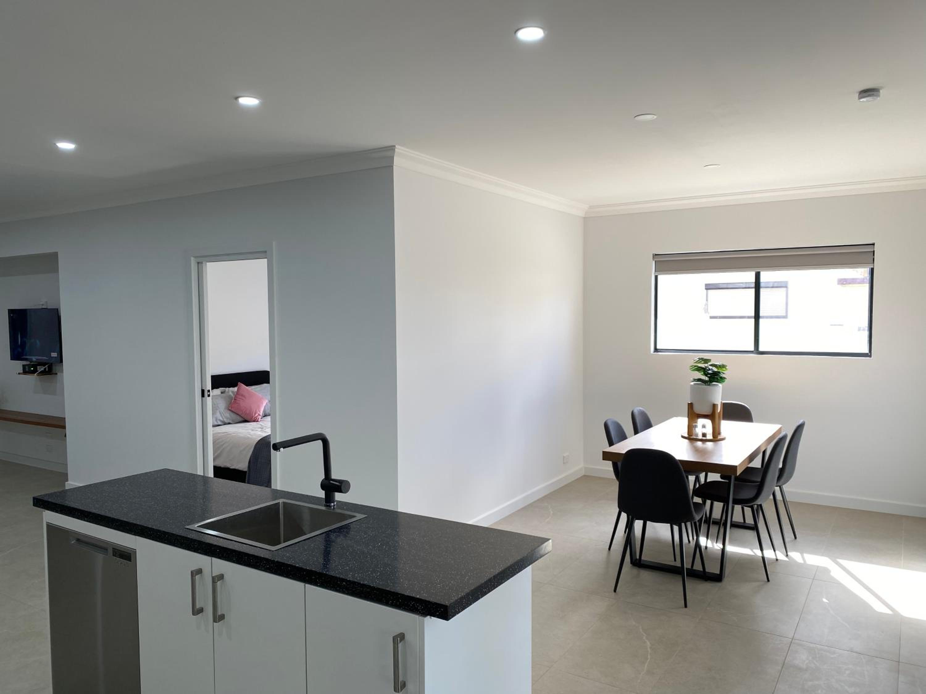Lux Modern 4 Bedroom House Central CBD