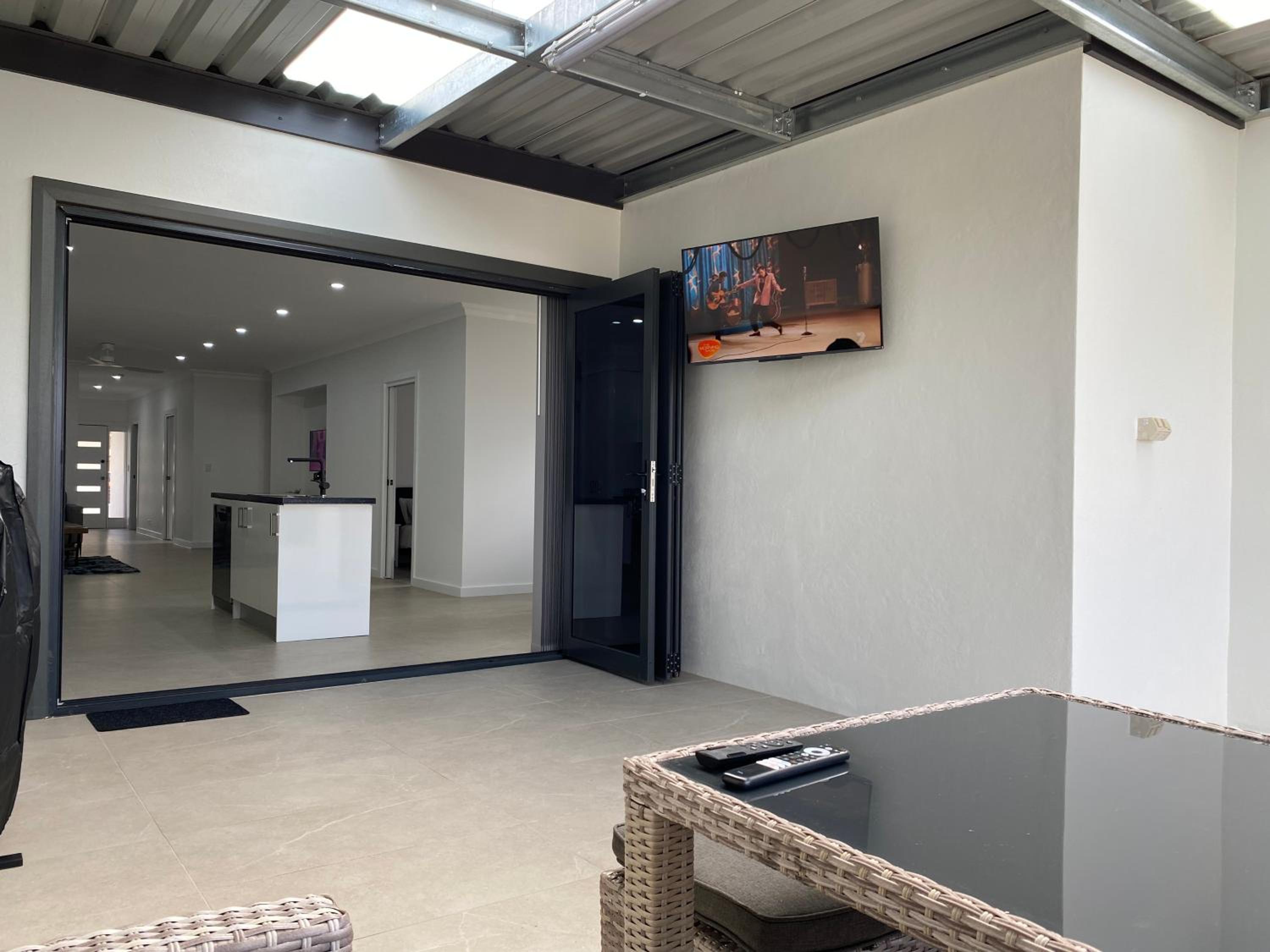Lux Modern 4 Bedroom House Central CBD