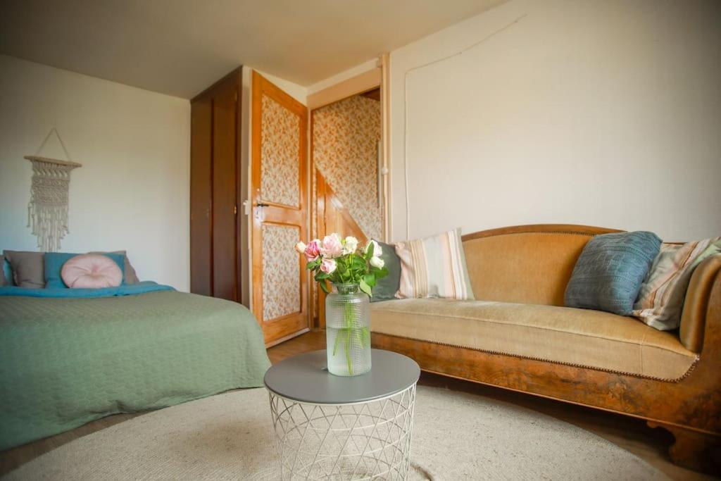 Charming Vinyard House - Lake Geneva