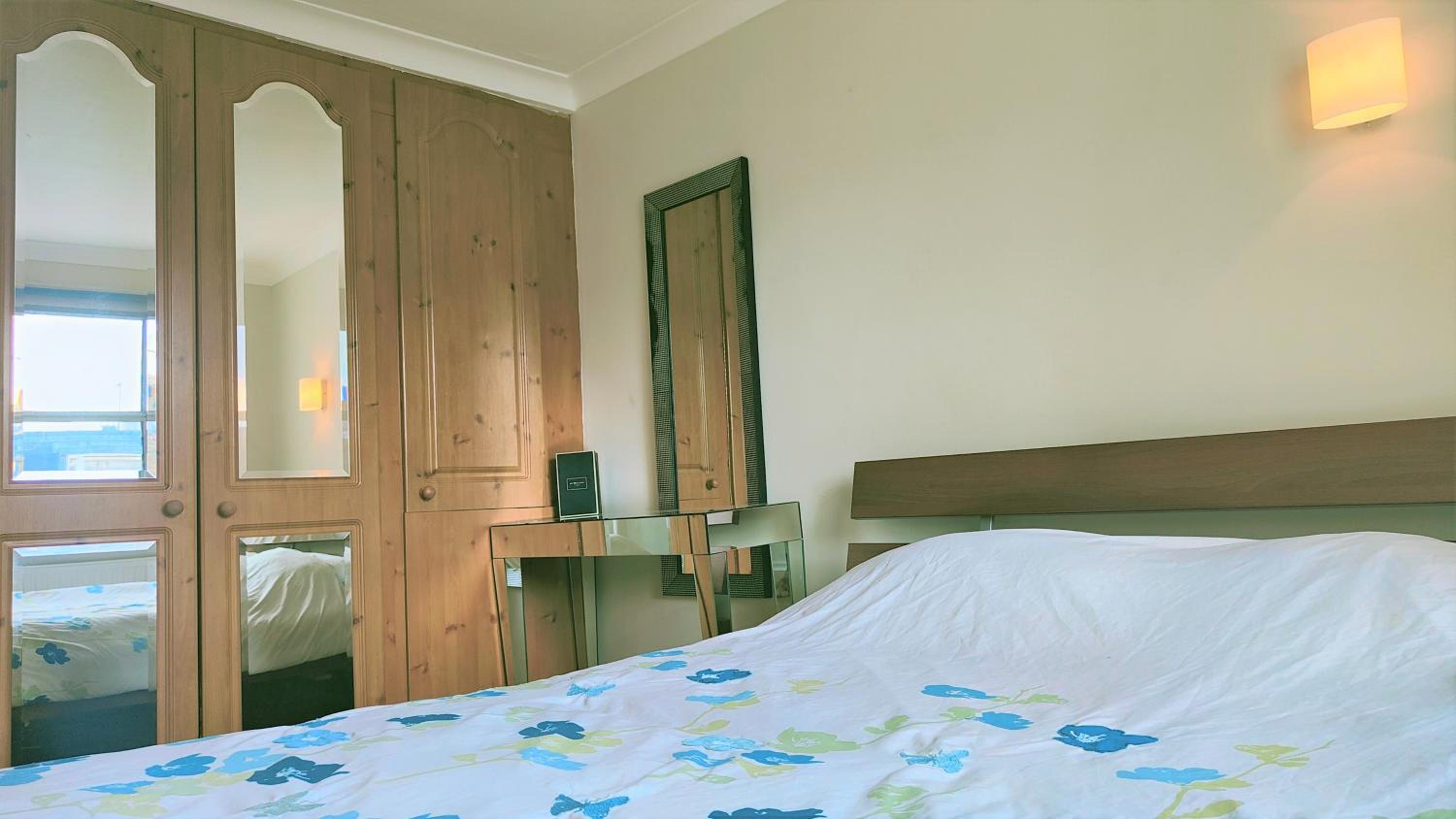 Pimlico SW1 - LOCATION LOCATION! Light and spacious one bedroom apartment in a stunning Victorian building. Great storage!