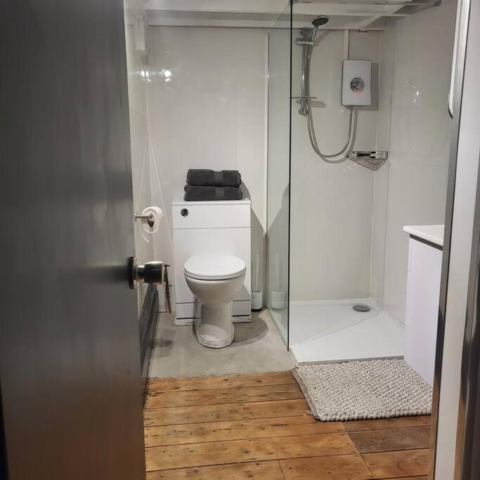 21 Mini Loft Apartment - Great Location - Comfy King Size Bed view 5