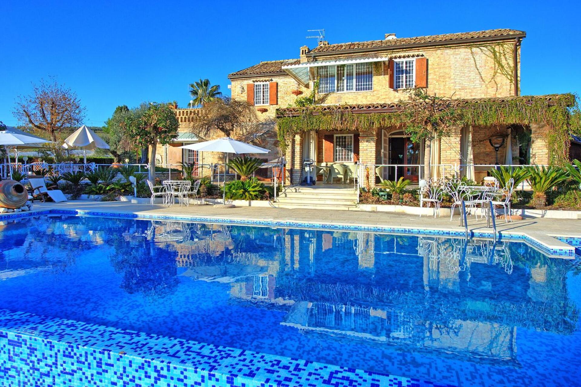 Villa Vittoria by PosarelliVillas view 3