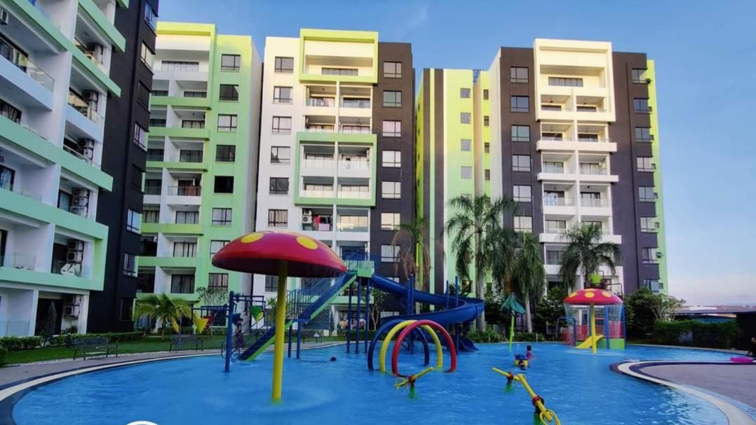 HOMESTAY COMFY CONDO with Waterpark, Pool, Playground & Gym photo 5
