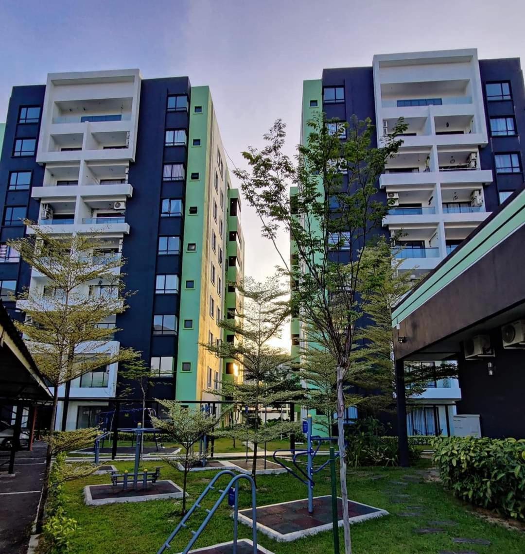 HOMESTAY COMFY CONDO with Waterpark, Pool, Playground & Gym photo 2