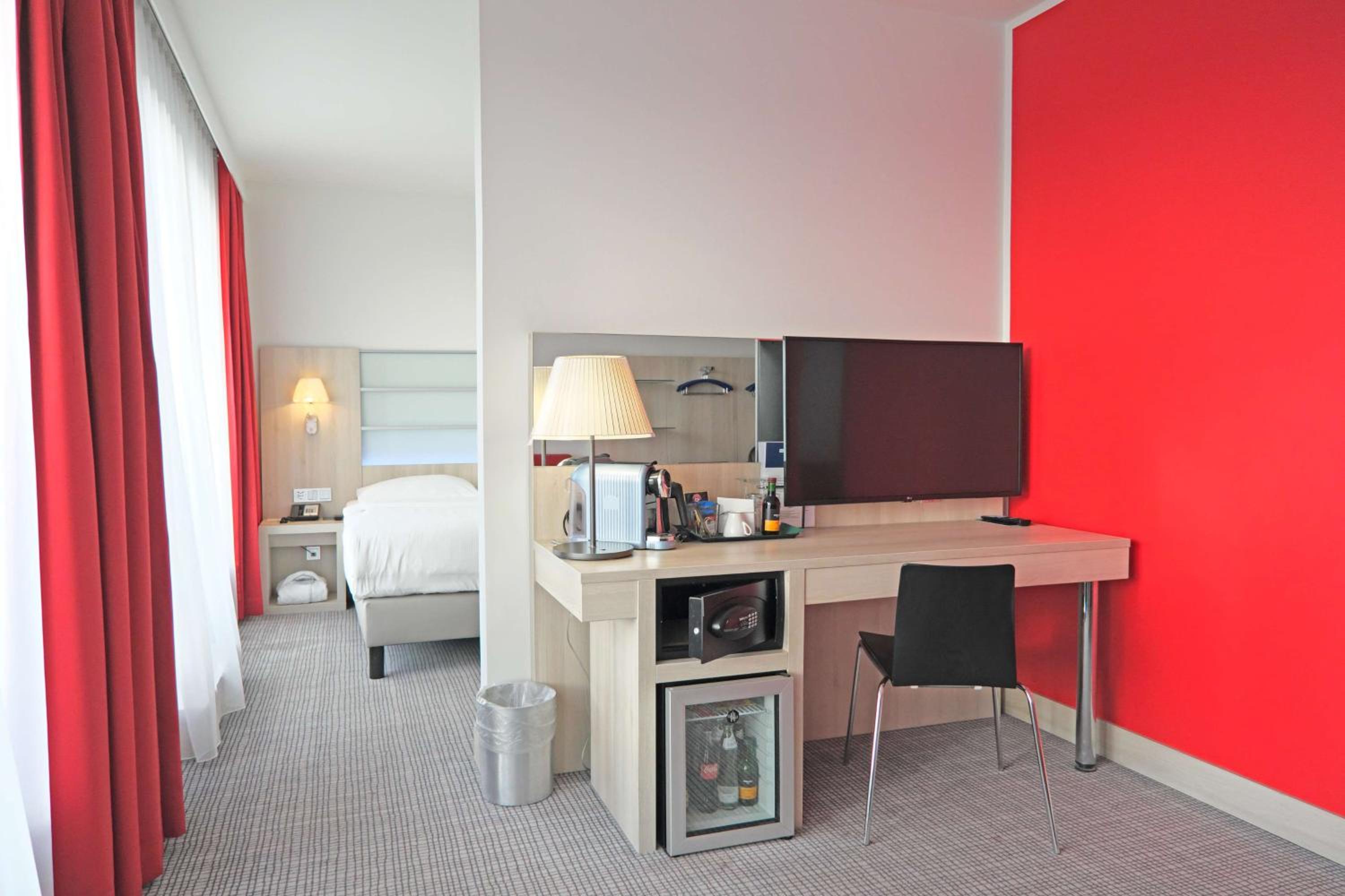 Linz Vacations - Park Inn by Radisson Linz - Property Image 3