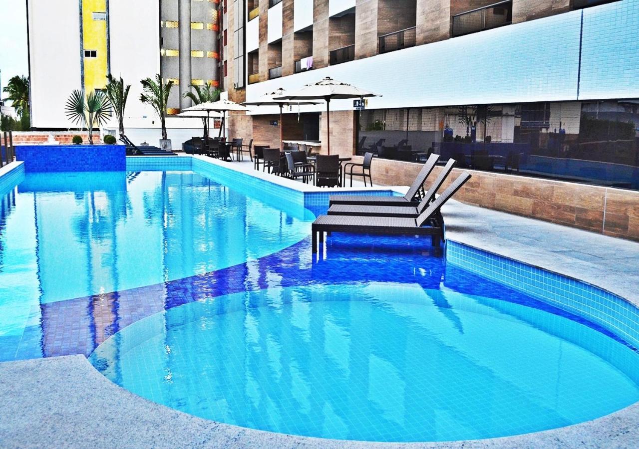 GoldFlat Cabo Branco en João Pessoa — recepcion & lobby