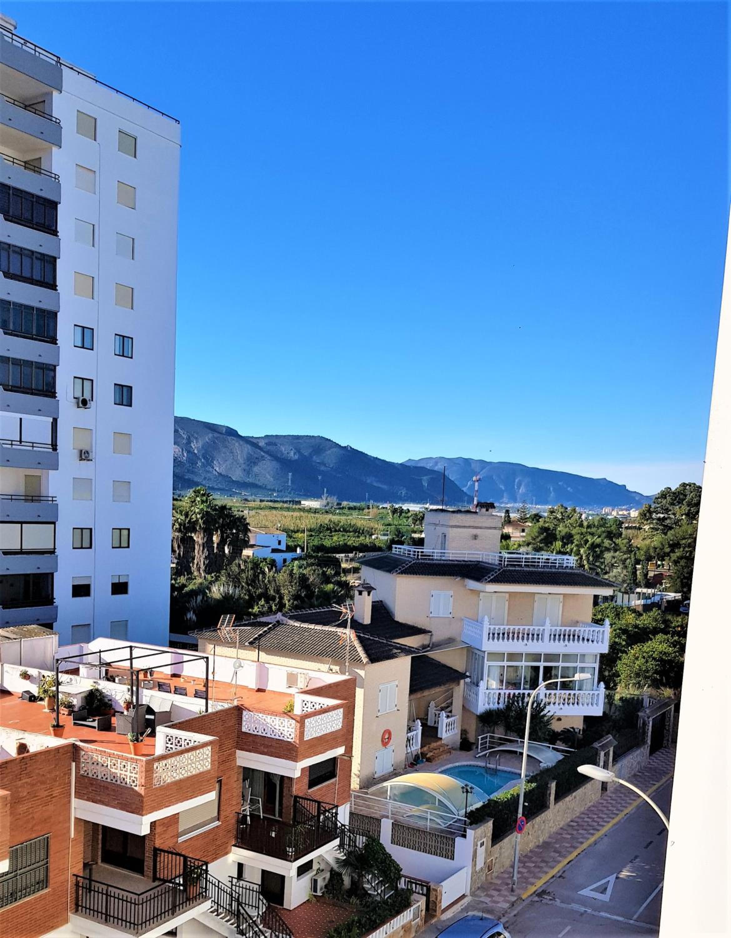 Spacious apartment in Tavernes de la Valldigna with sea view