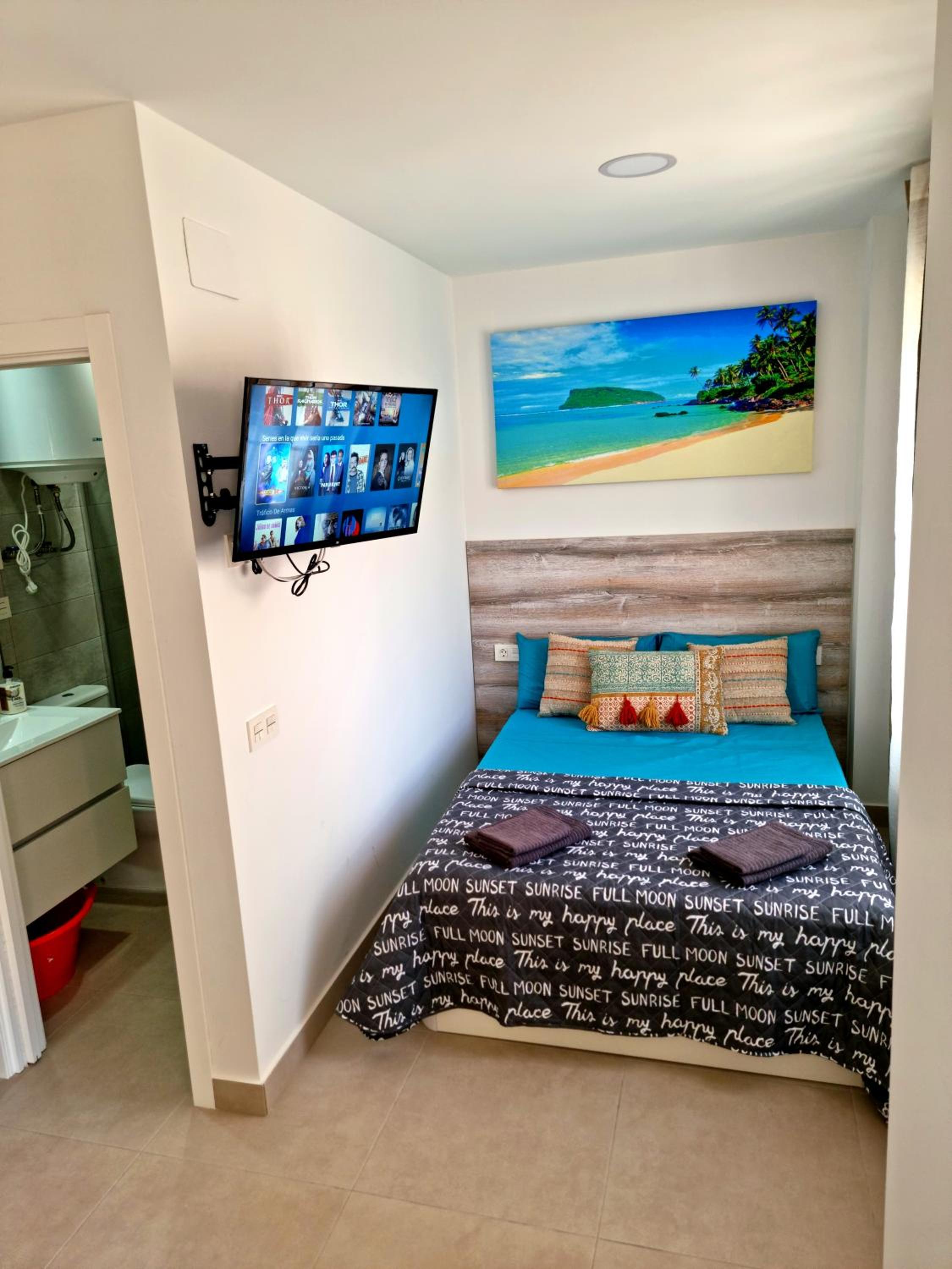 APARTAMENTOS ELEMAR free luggage storage