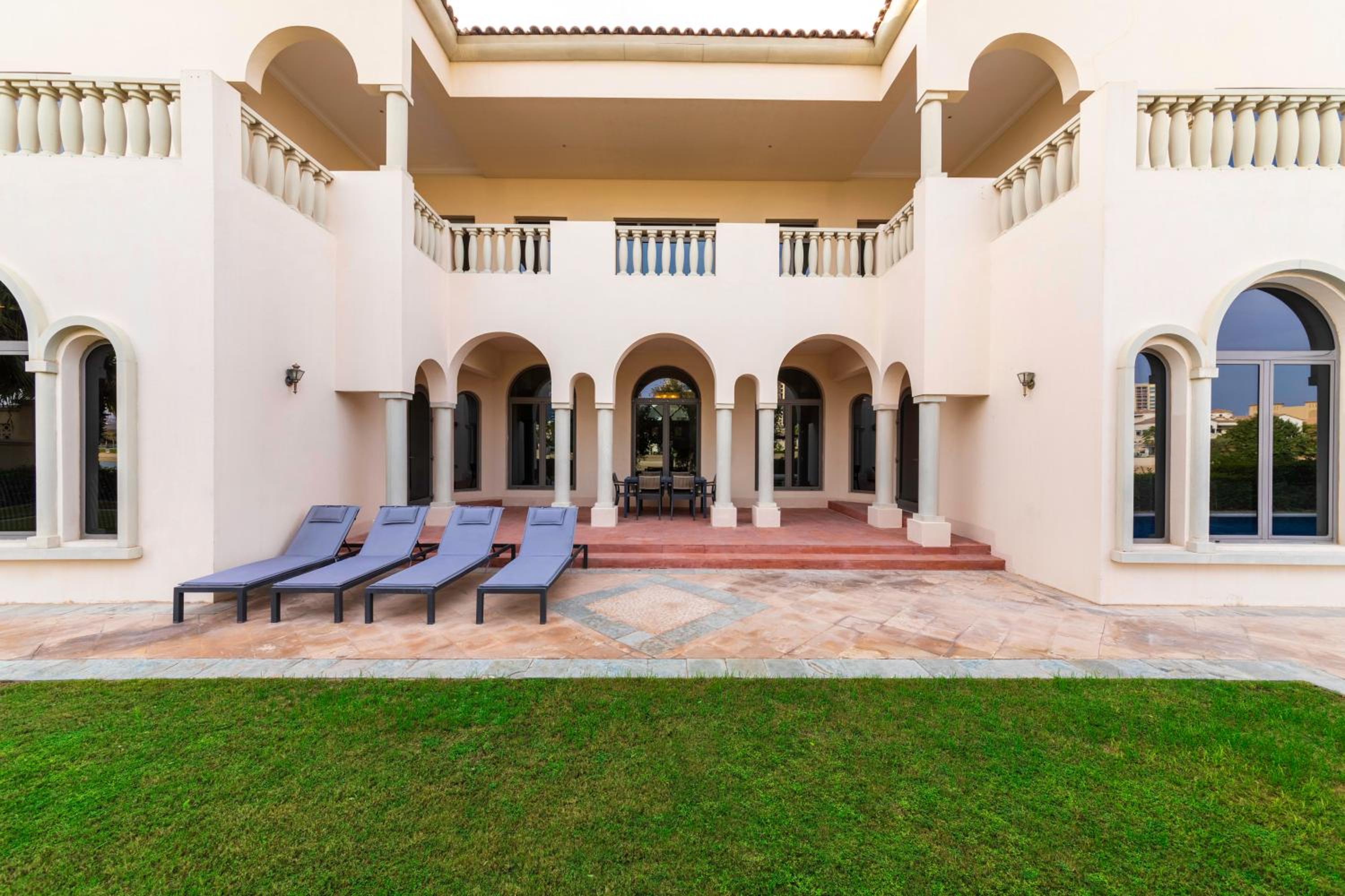 Maison Privee - Private Pool & Beach Access Villa with Cinematic Vws