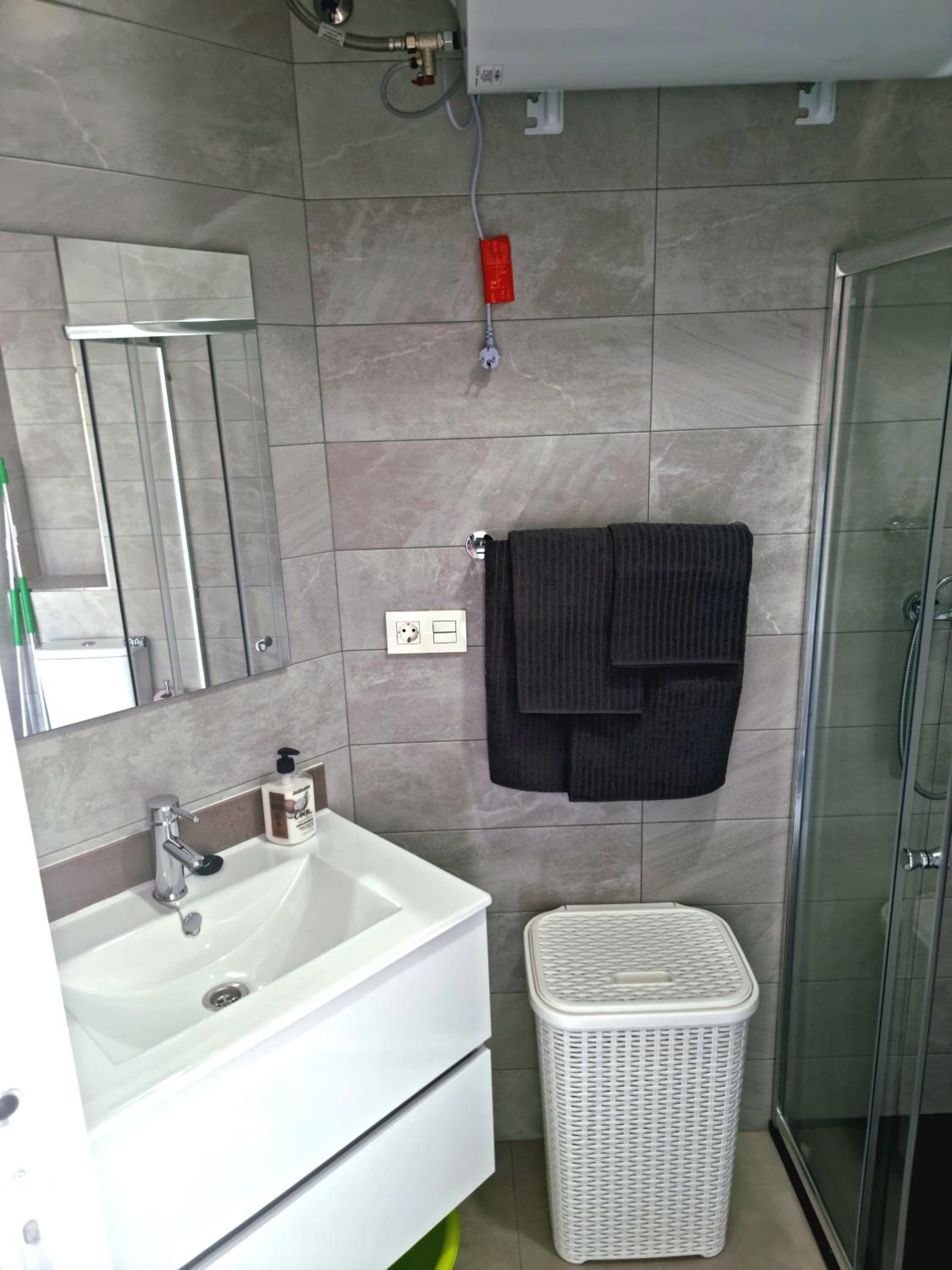 APARTAMENTOS ELEMAR free luggage storage