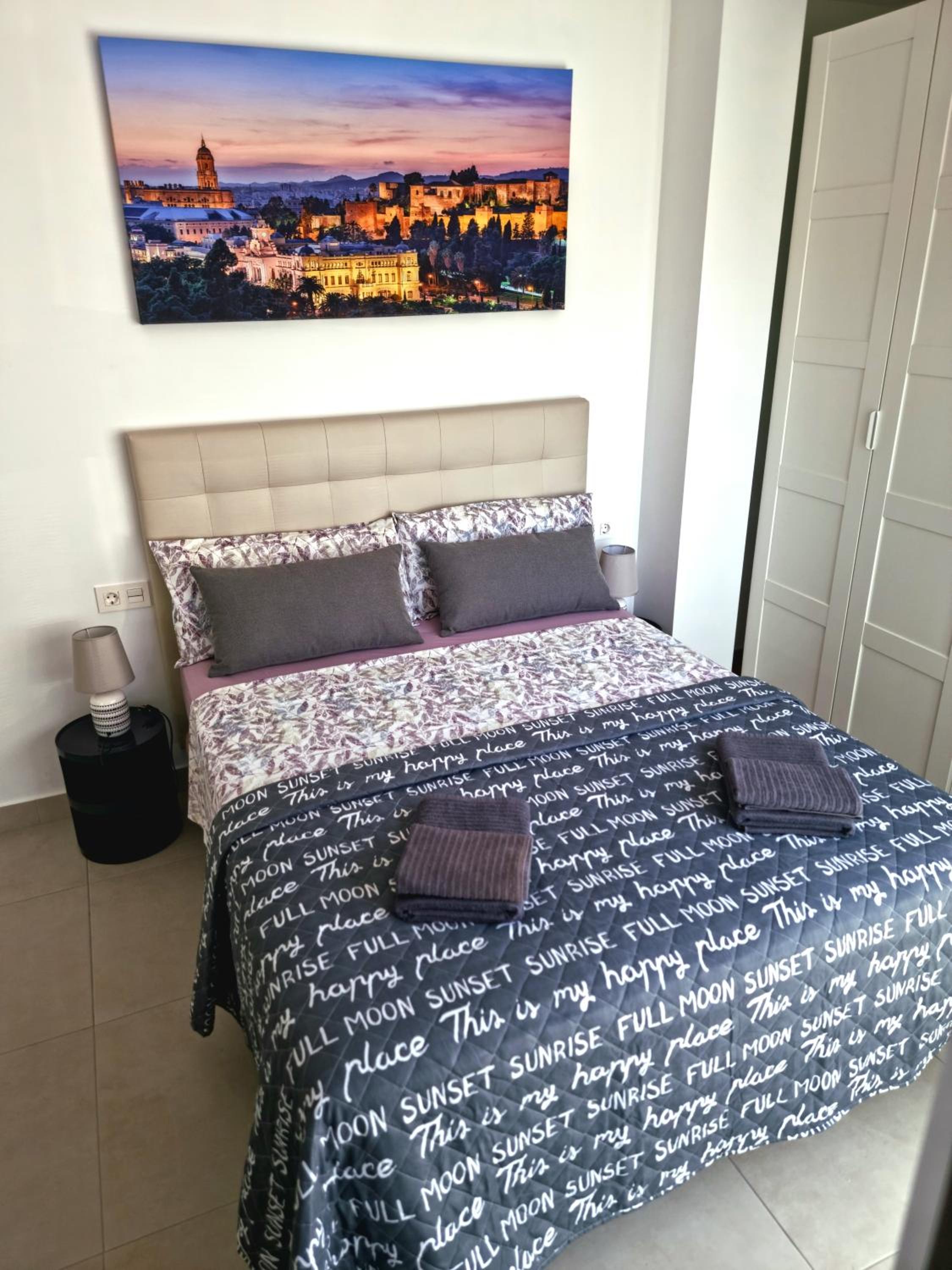 APARTAMENTOS ELEMAR free luggage storage