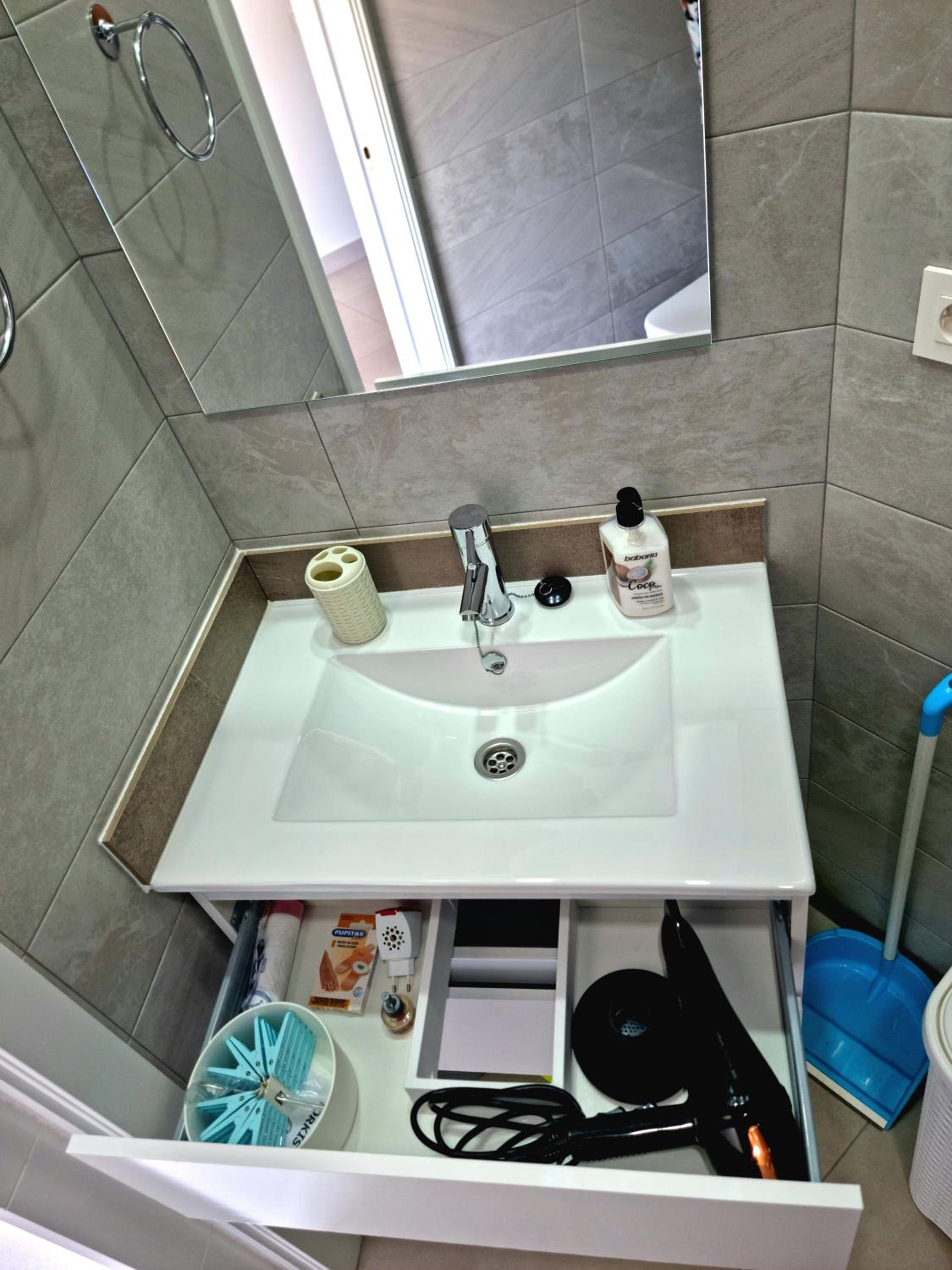 APARTAMENTOS ELEMAR free luggage storage