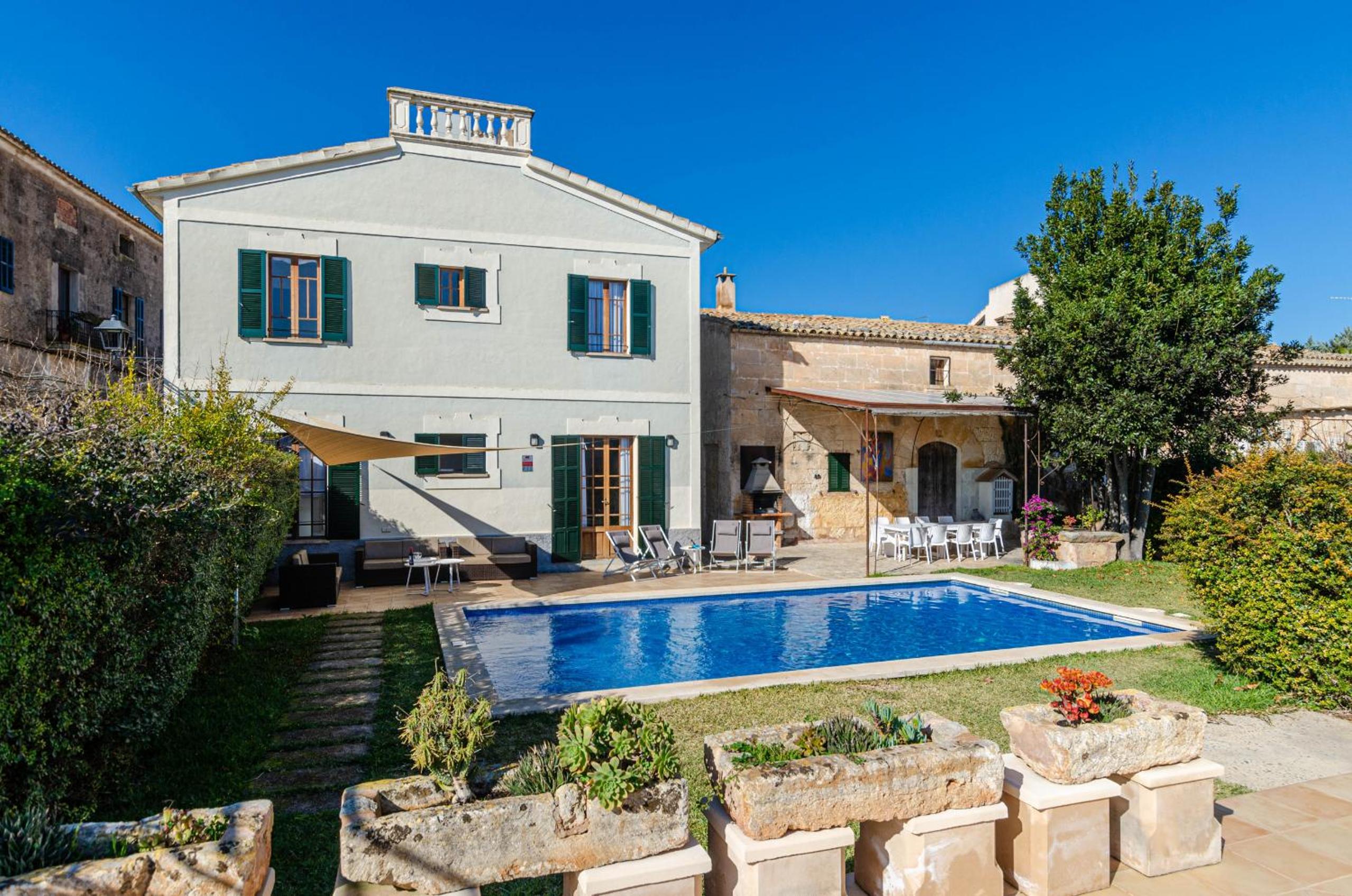 YourHouse Can Bombarda for groups up to 10 guests, perfect for cycling view 3
