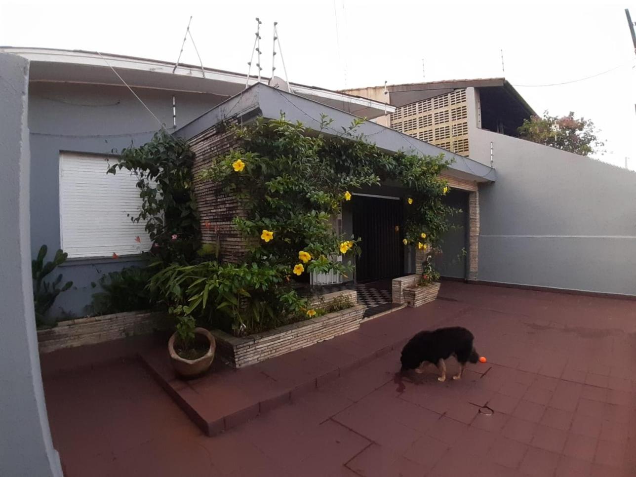 Casa com piscina, confortável e ótima localização