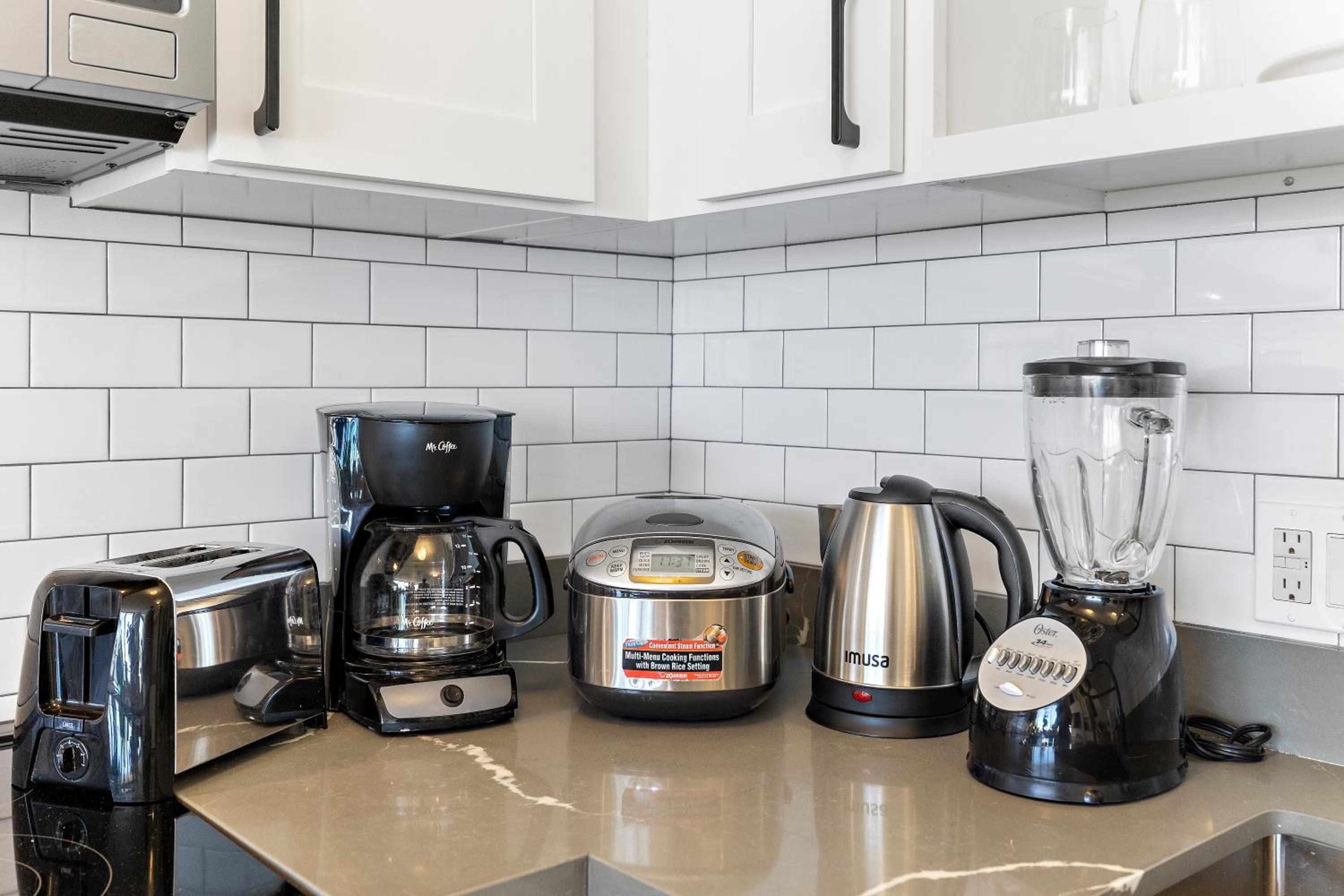 Oceanview condo with lanai & beach access: kitchen photo