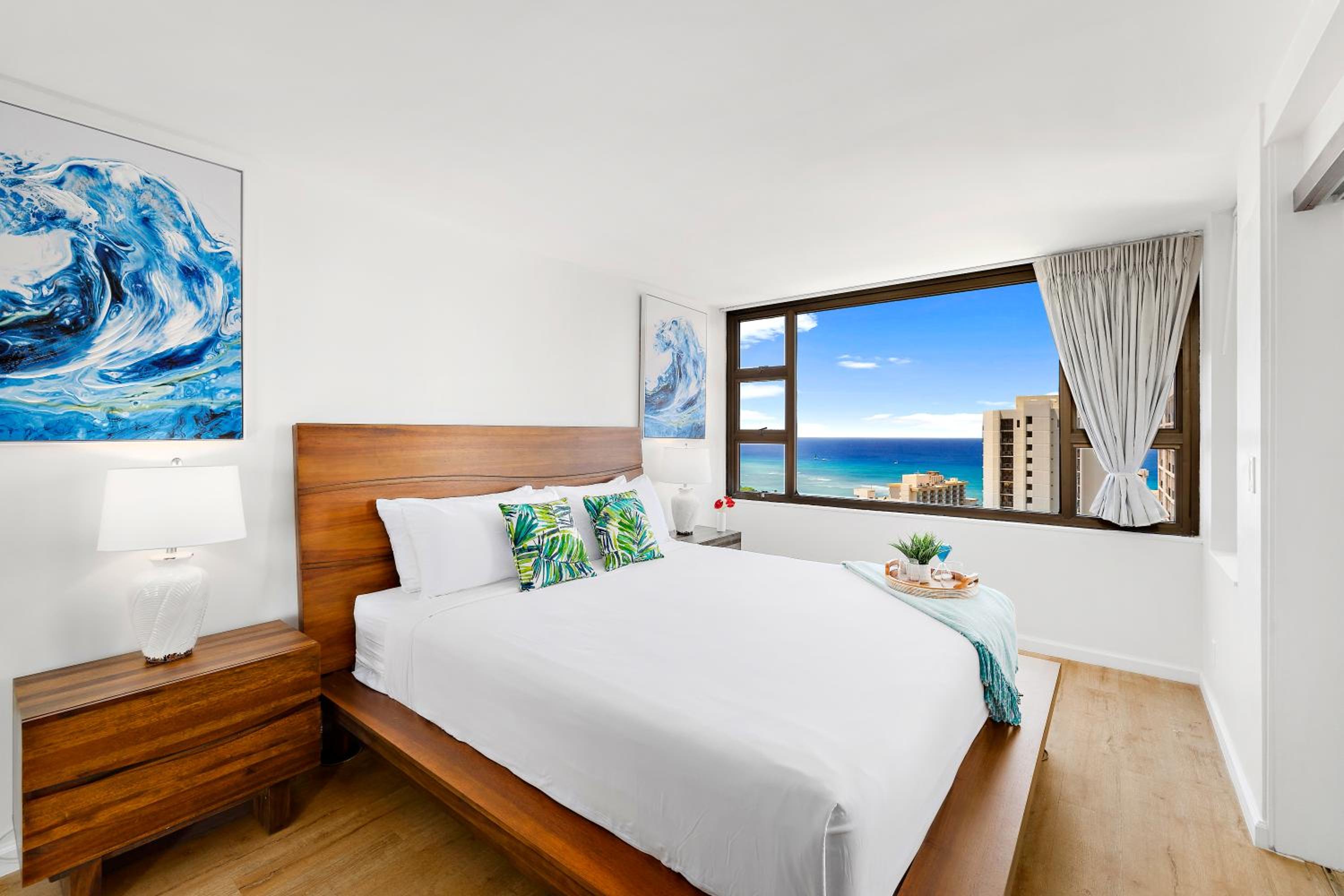 Oceanview condo with lanai & beach access: hotel room photo