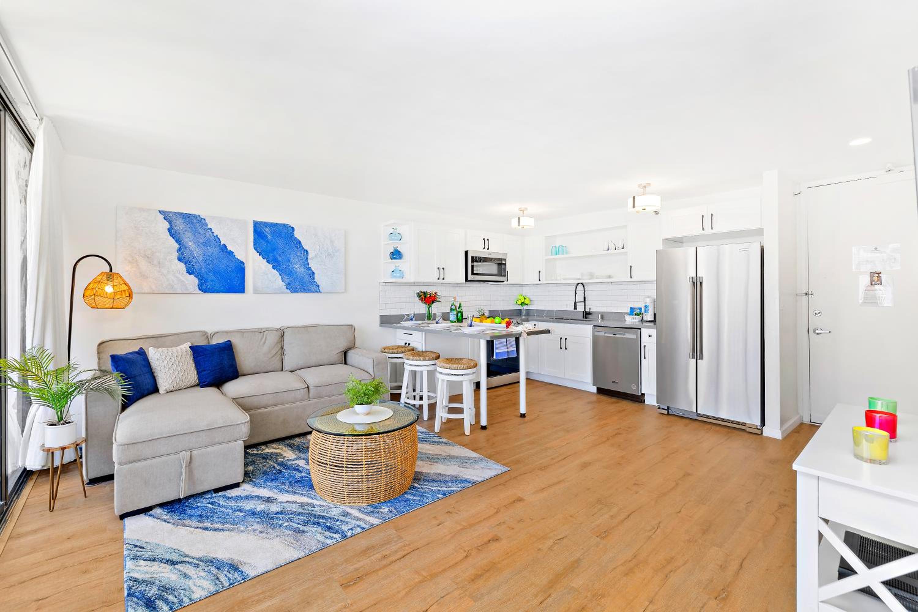 Oceanview condo with lanai & beach access: kitchen photo
