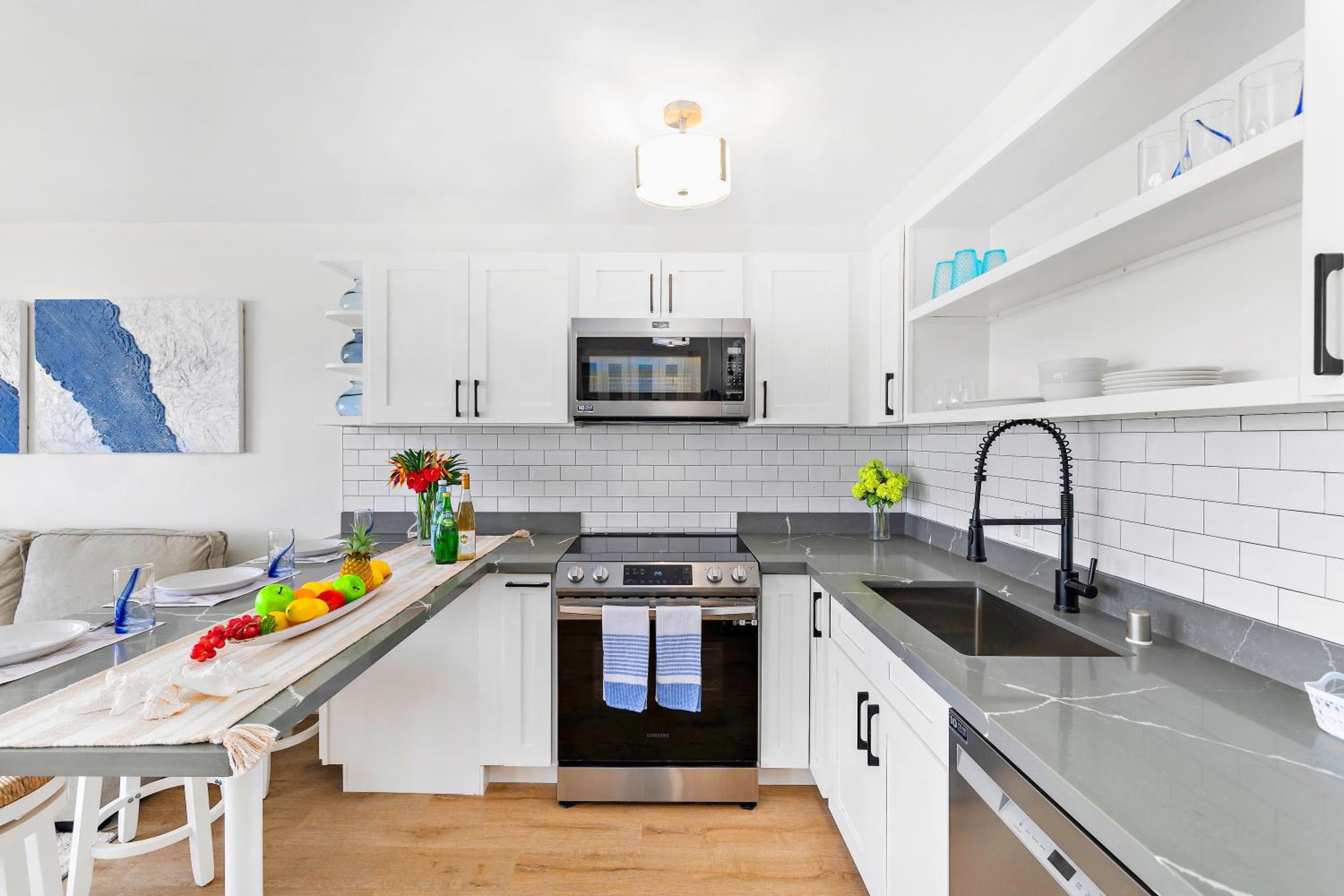 Oceanview condo with lanai & beach access: kitchen photo