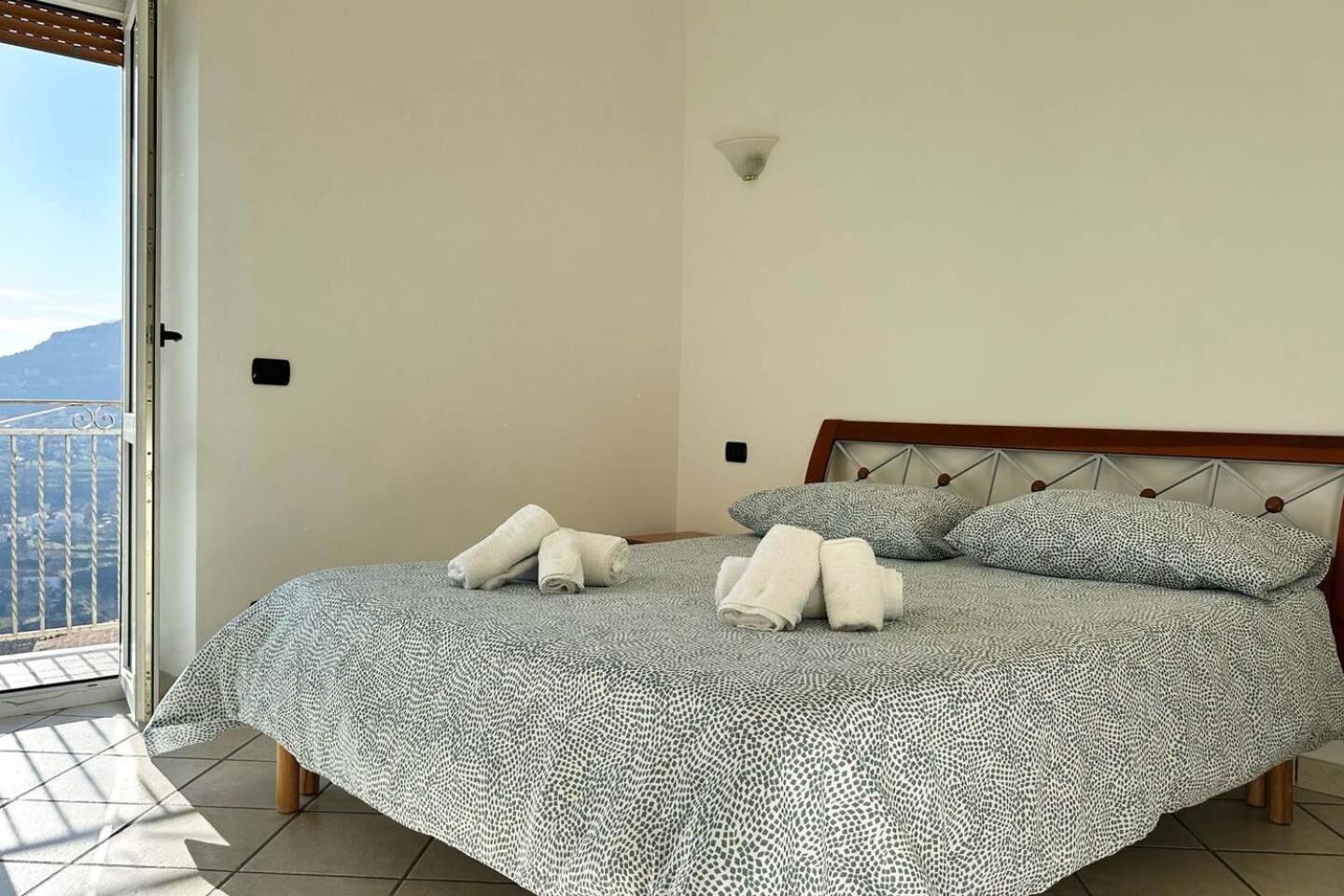 Lovely 6-Bed Apartment on the Amalfi Coast view 3