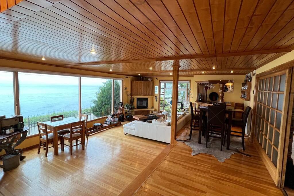 Incredible House in front of Strait of Magellan
