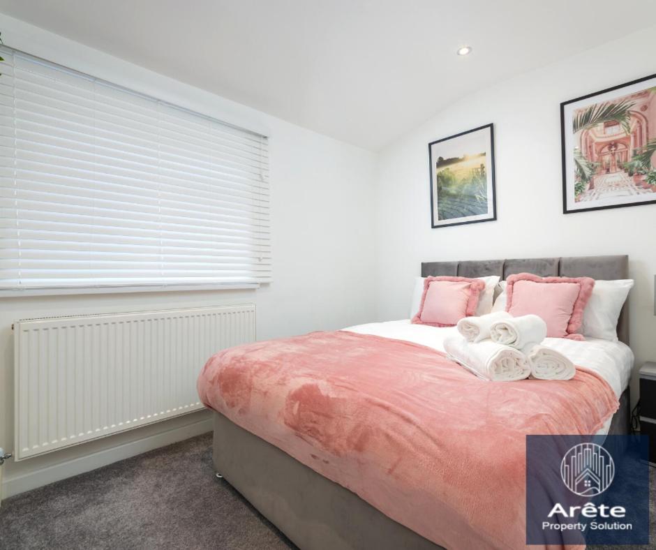 Relax in Comfort 3-Bed Retreat for Weekend or Longer Stays, photo 35