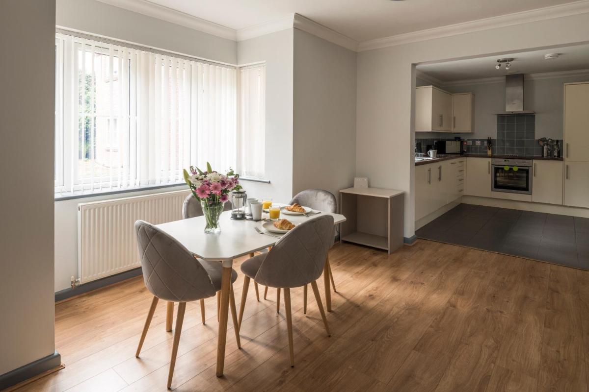 Bassett Green Road, Southampton by Viridian Apartments view 4