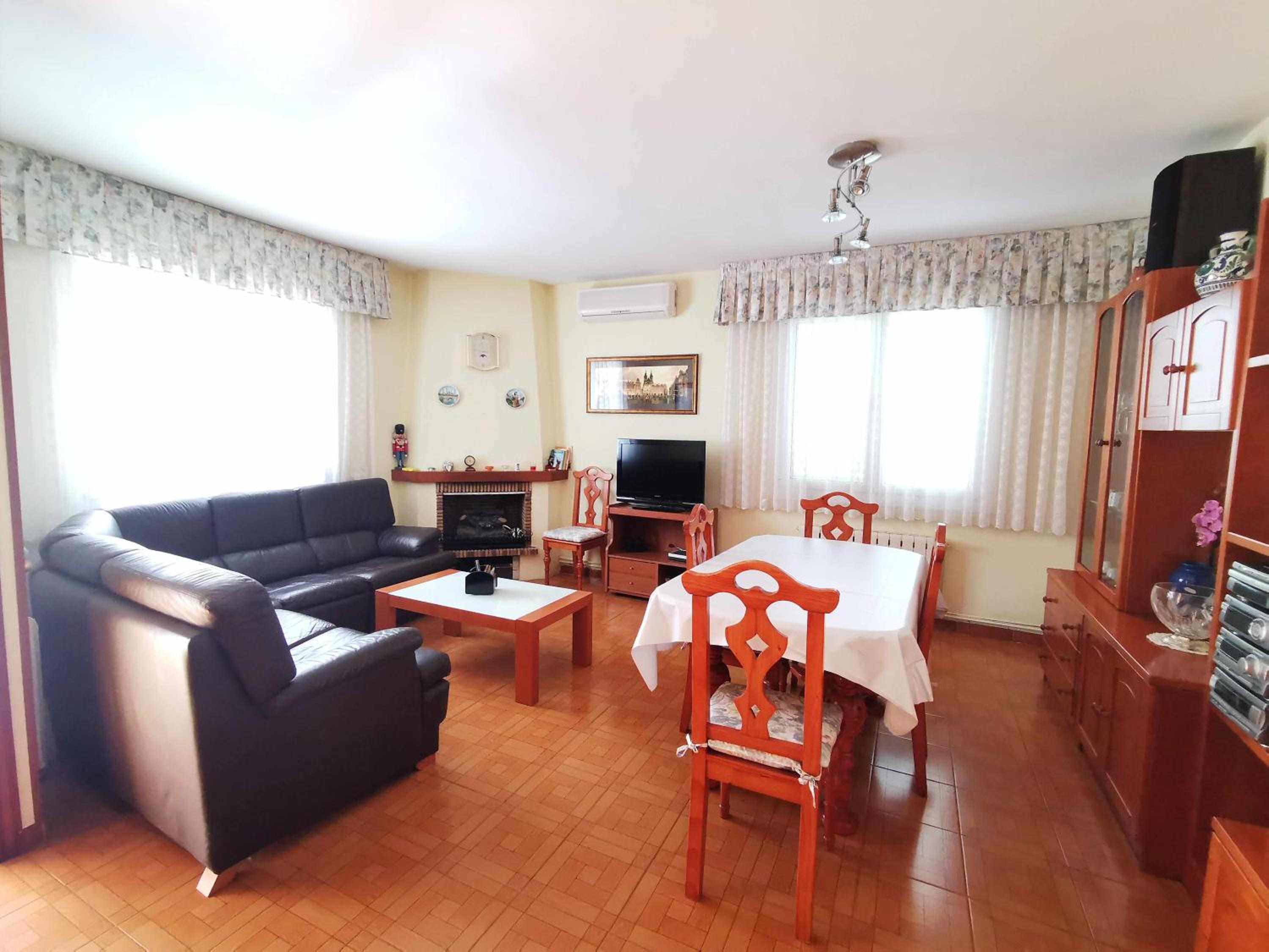 Villa de una planta con piscina ideal familias