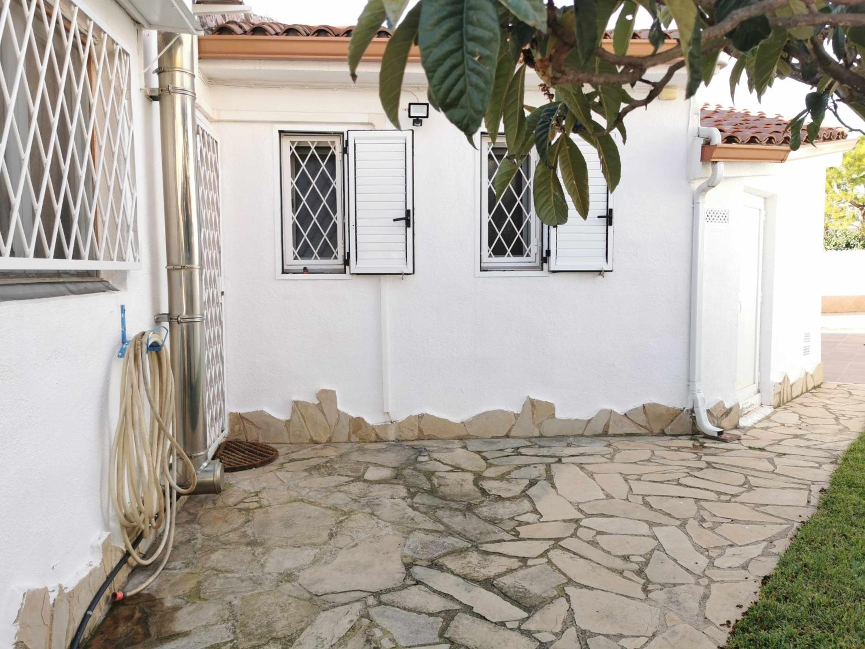 Villa de una planta con piscina ideal familias