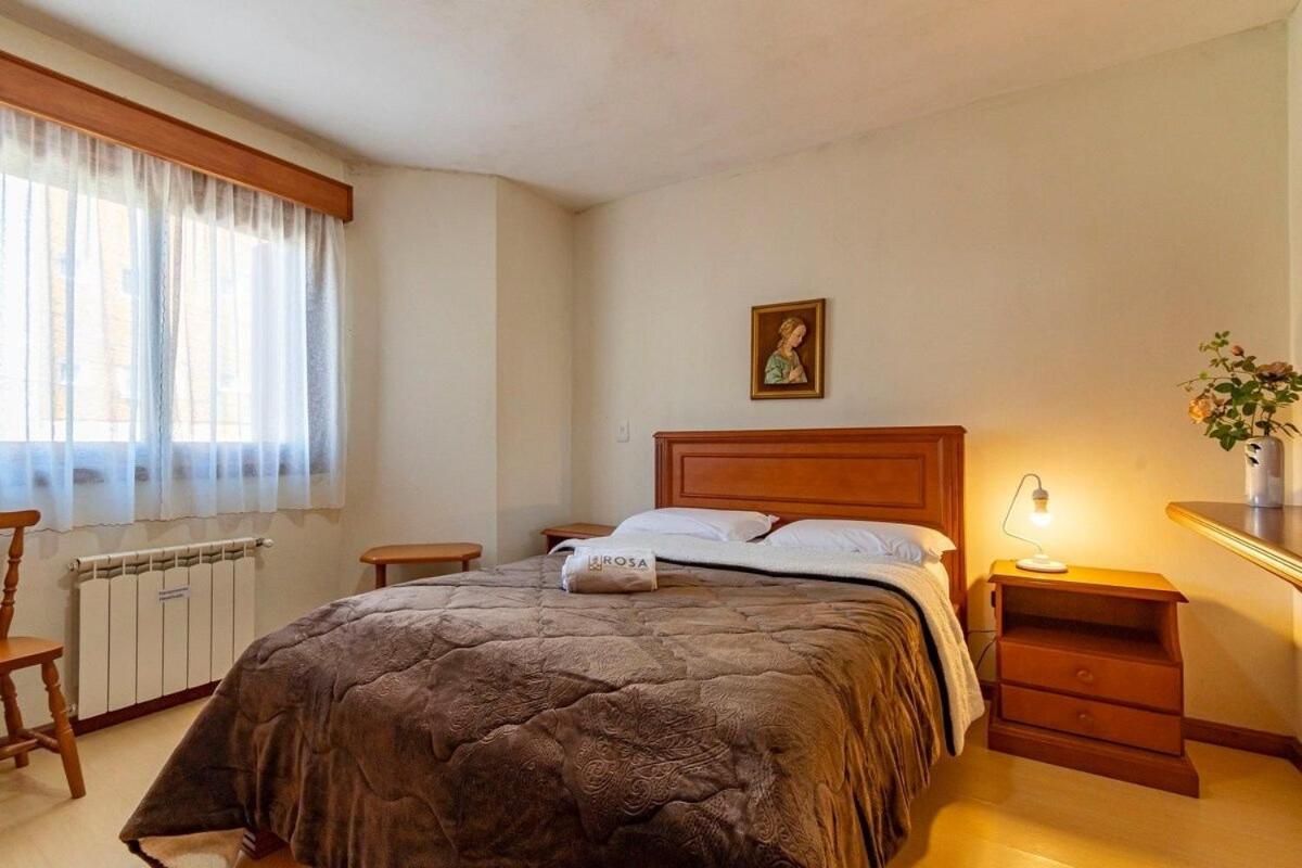 Rosa Edificio Di trevi