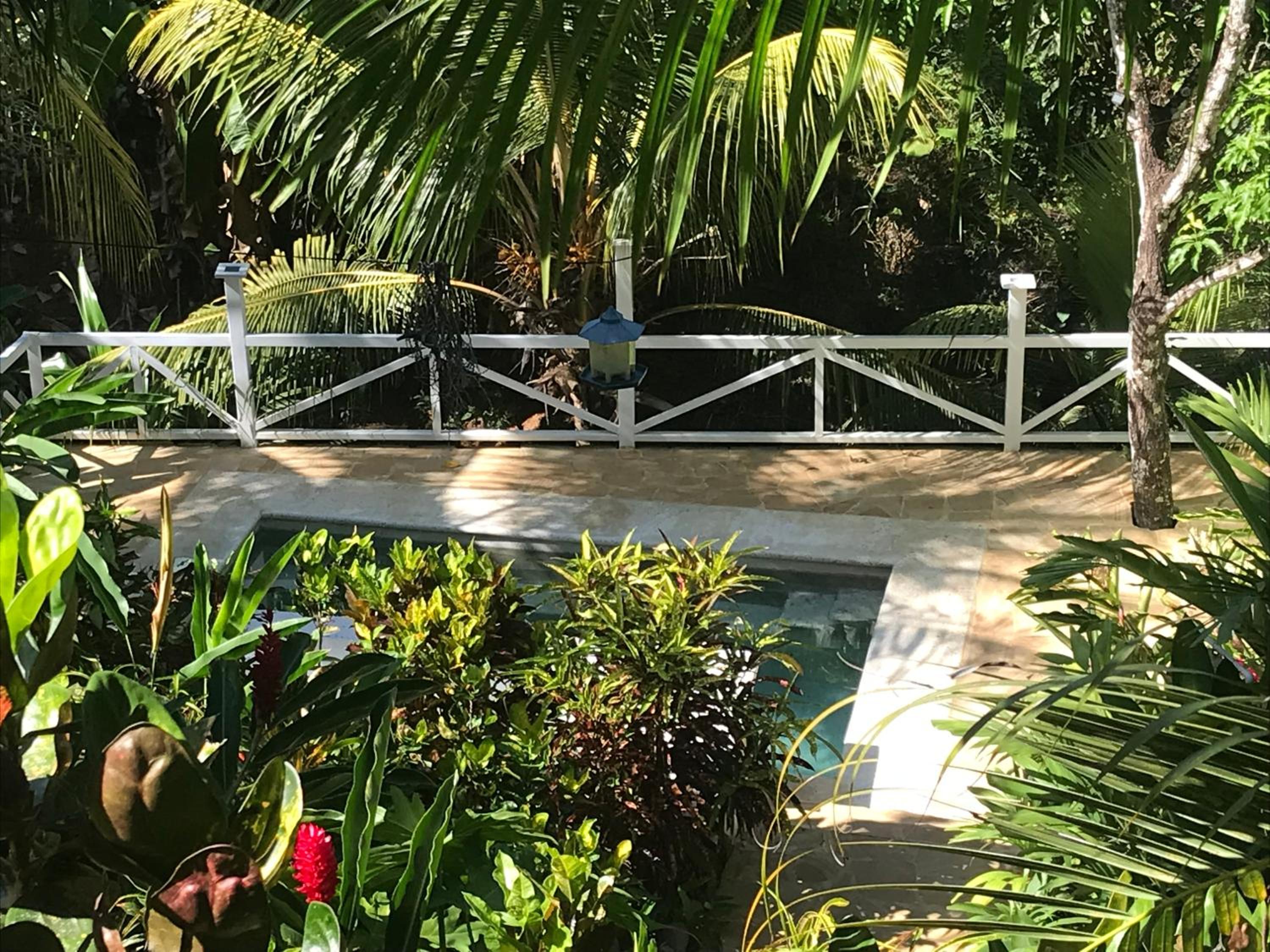FLOR DE PARAISO BUNGALOWS