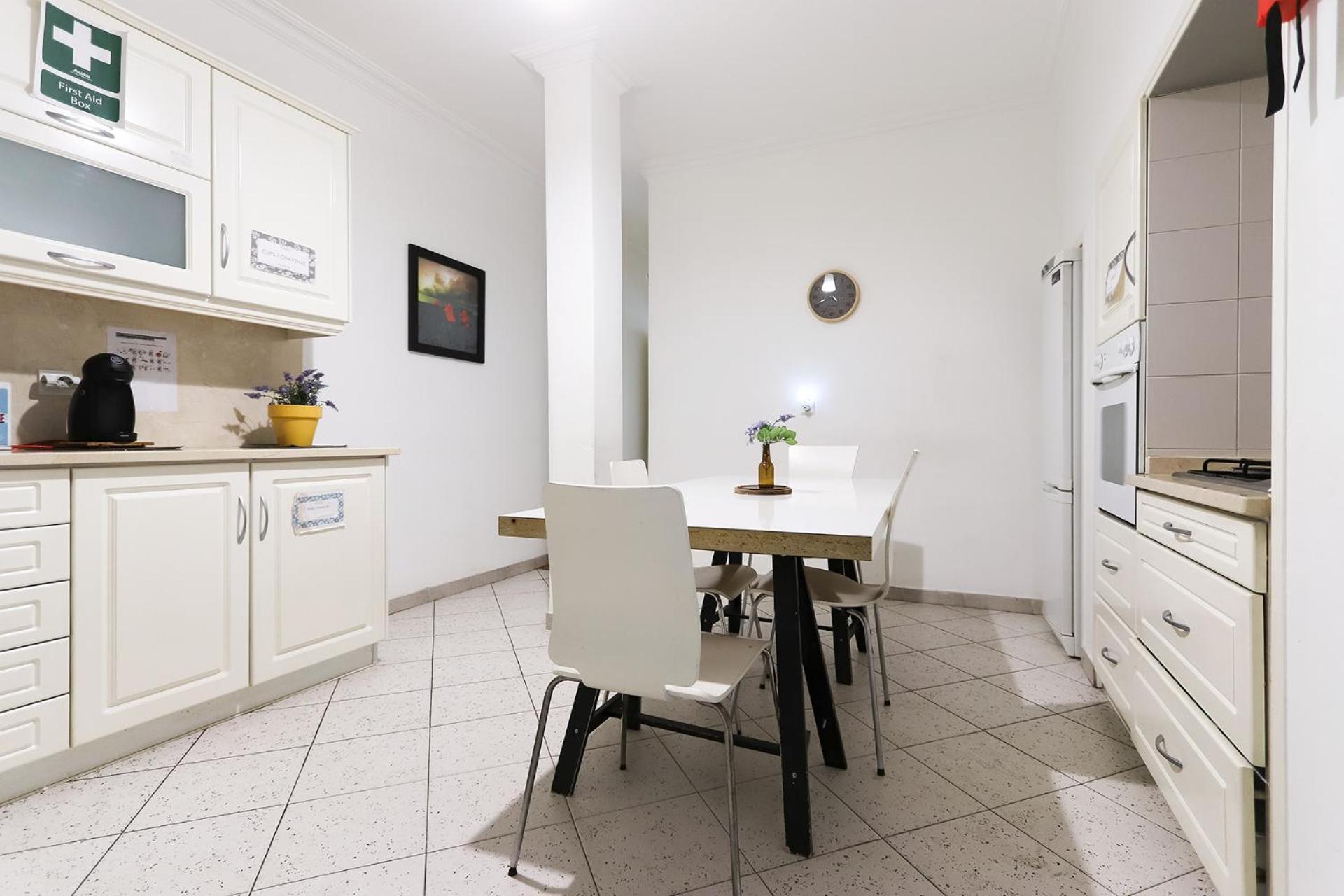 Lisbon Silver Flower - Flat in Lisbon center view 4