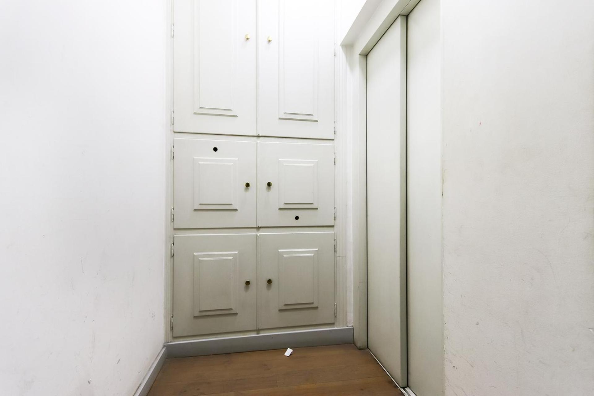 Lisbon Silver Flower - Flat in Lisbon center view 5