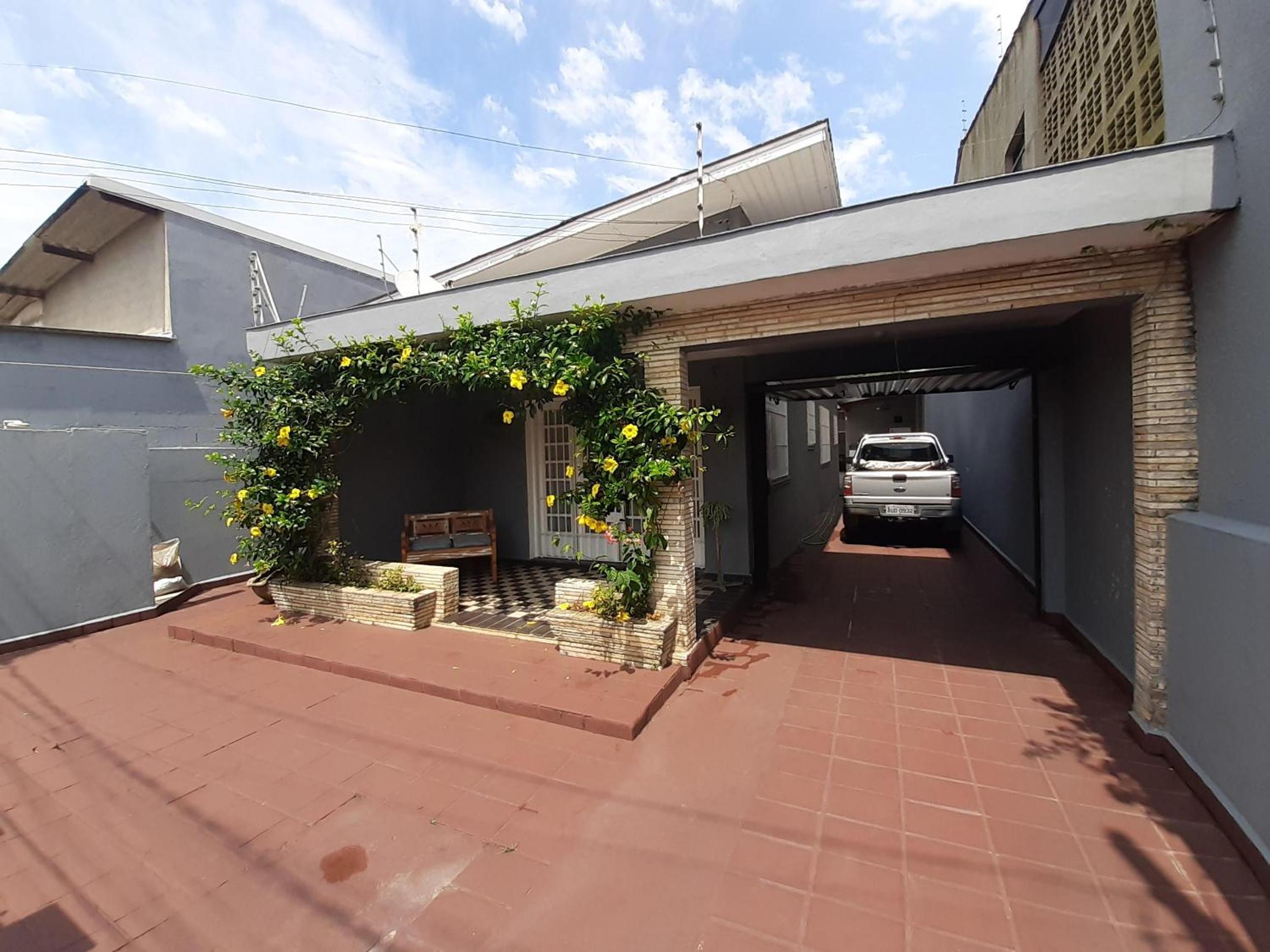 Casa com piscina, confortável e ótima localização