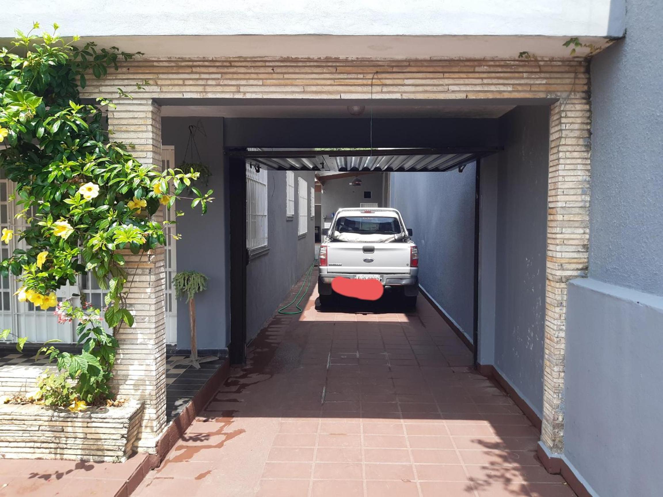 Casa com piscina, confortável e ótima localização