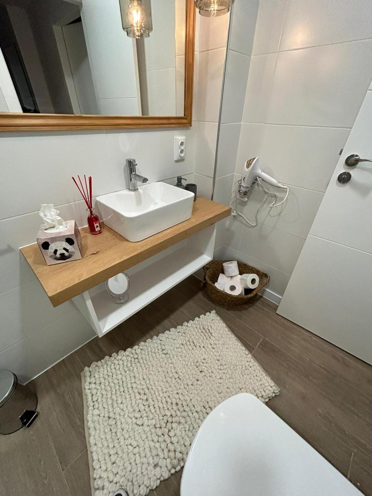 Apartamento Antonio with sea view,Torrevieja,50 m from Playa Acequion plus swimming pool view 5
