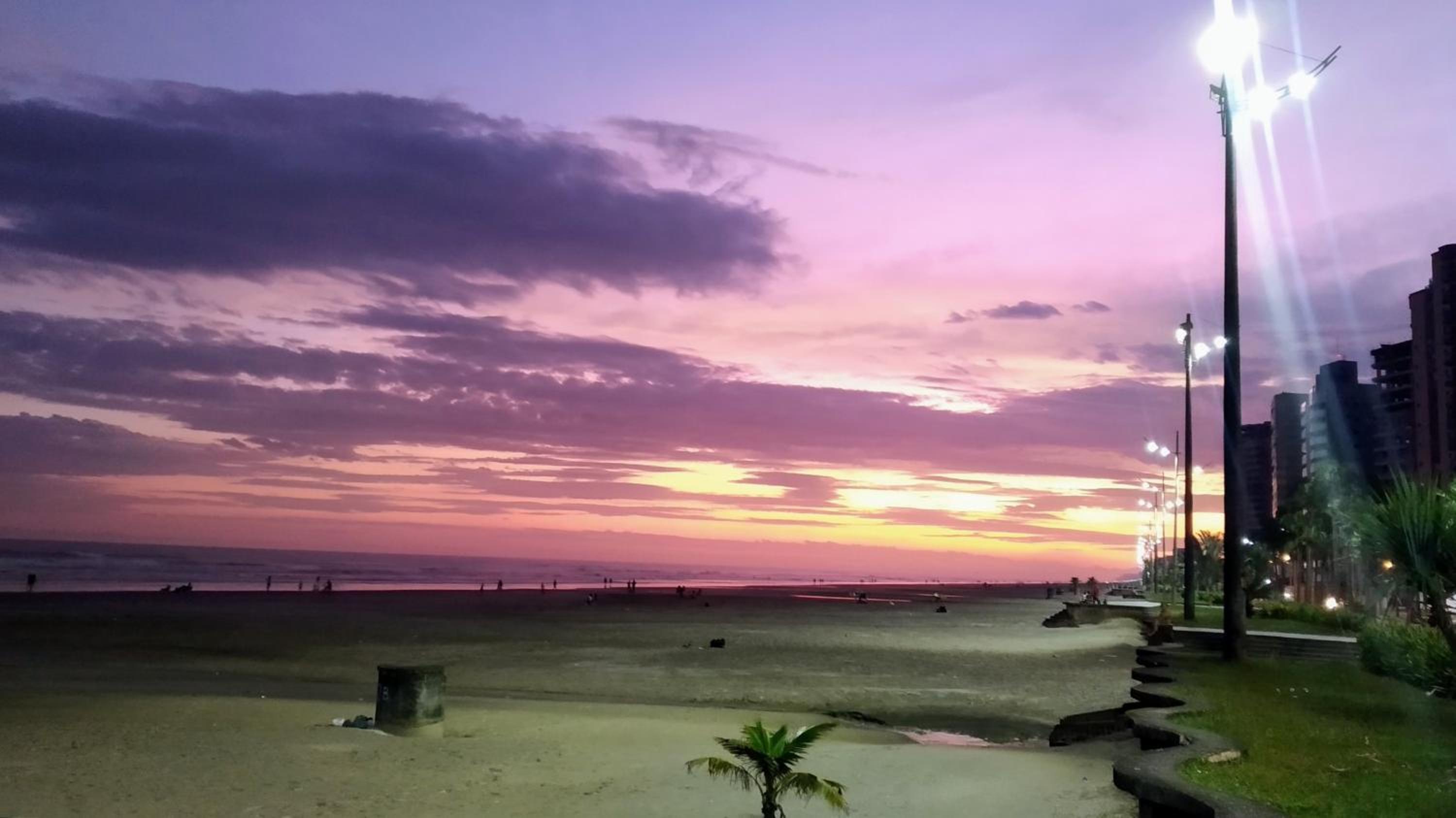 Apto na avenida da praia no Caiçara