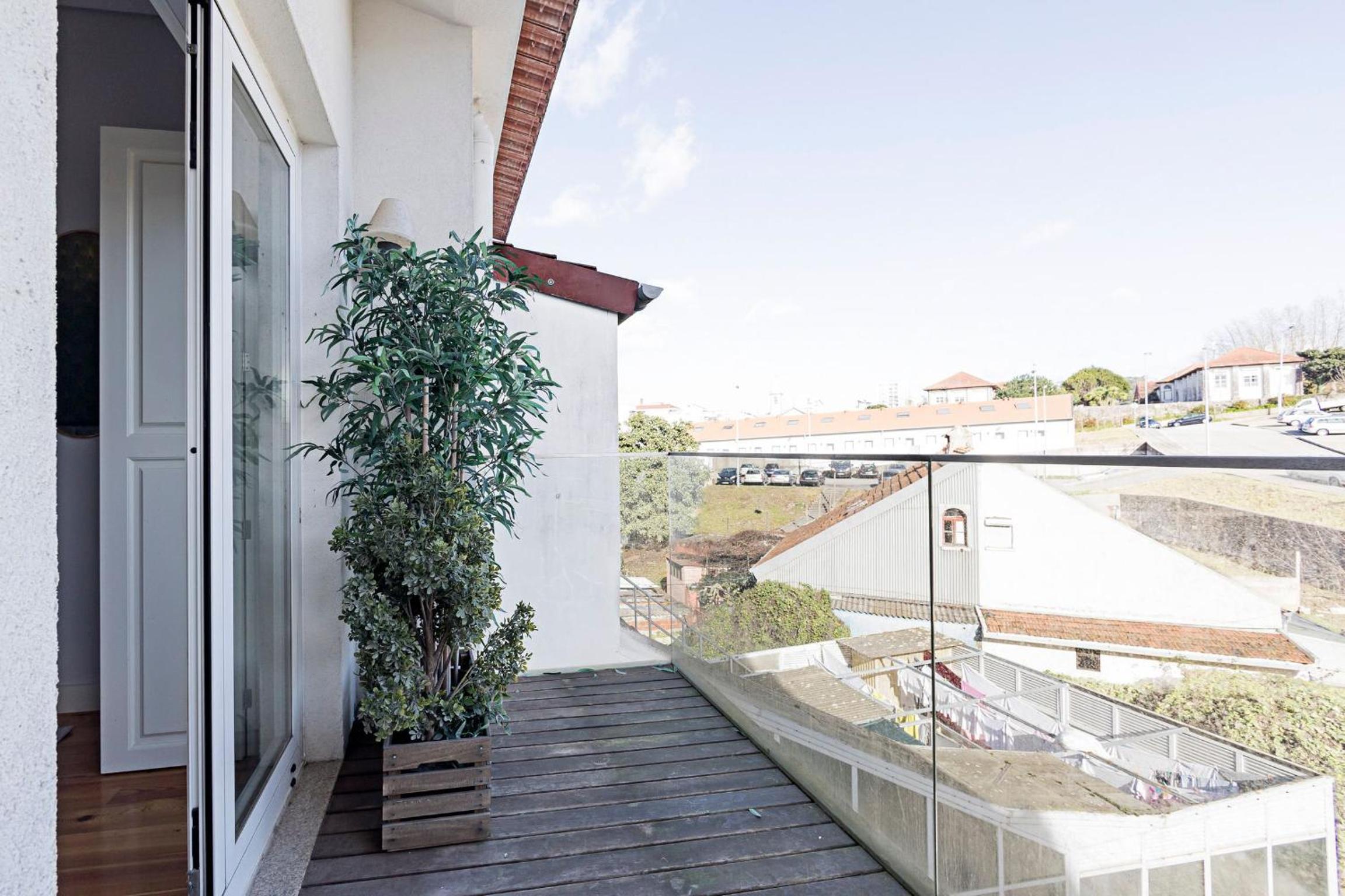 Bonfim Elegant Duplex w/ AC by LovelyStay view 3