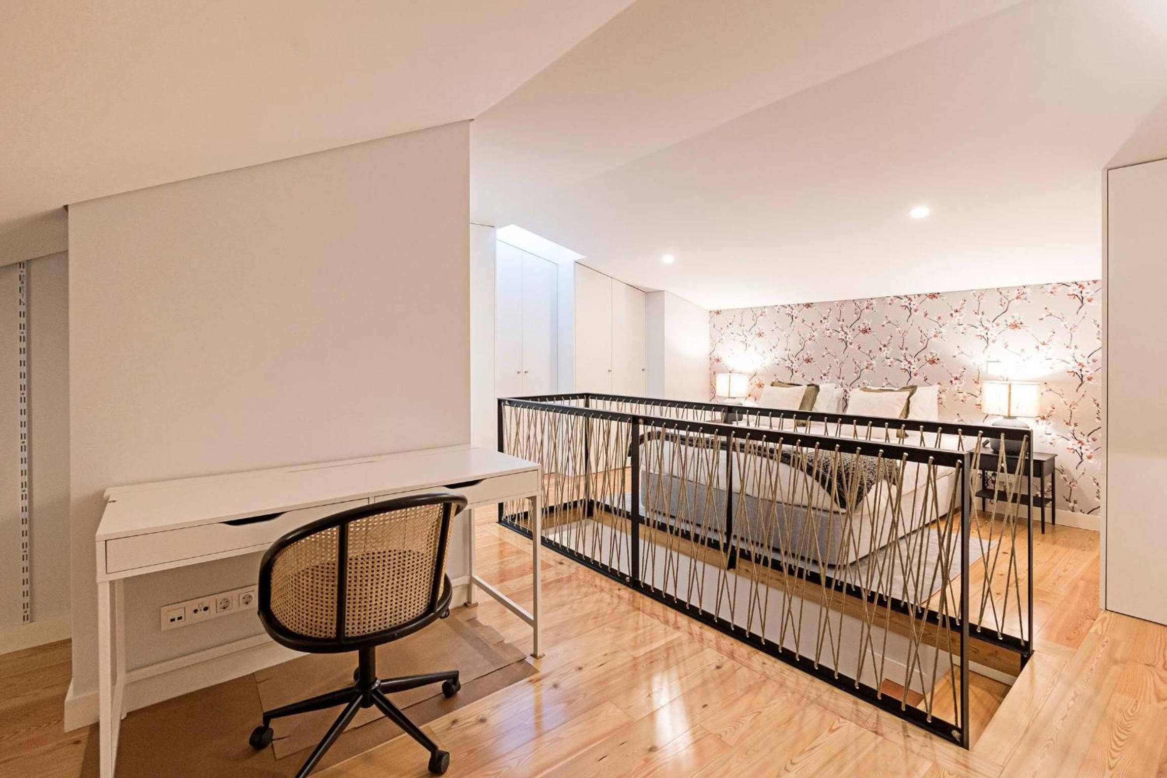 Bonfim Elegant Duplex w/ AC by LovelyStay view 4