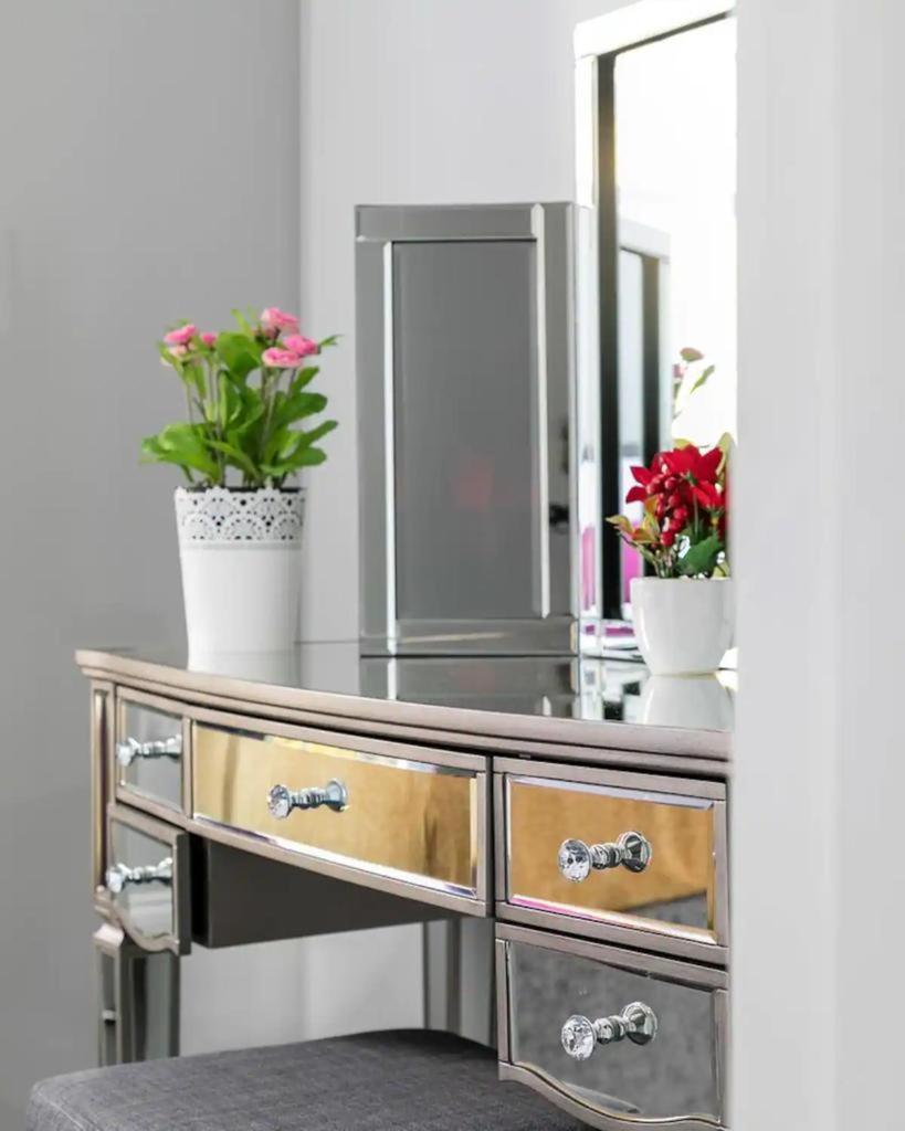 Modern 3 and 2 bedroom flat in central london with installed AC
