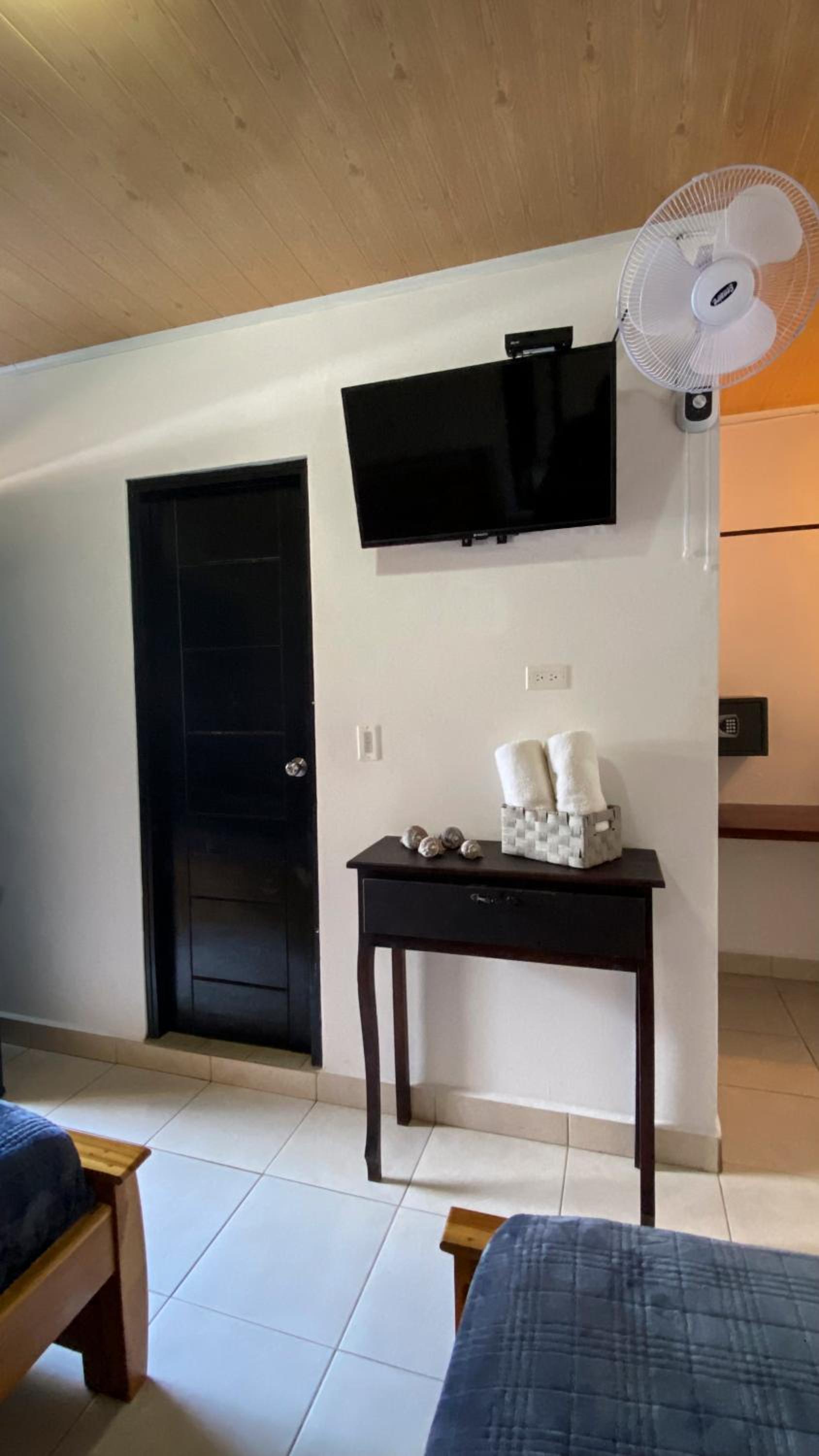 Roxy's Bed & Breakfast view 2