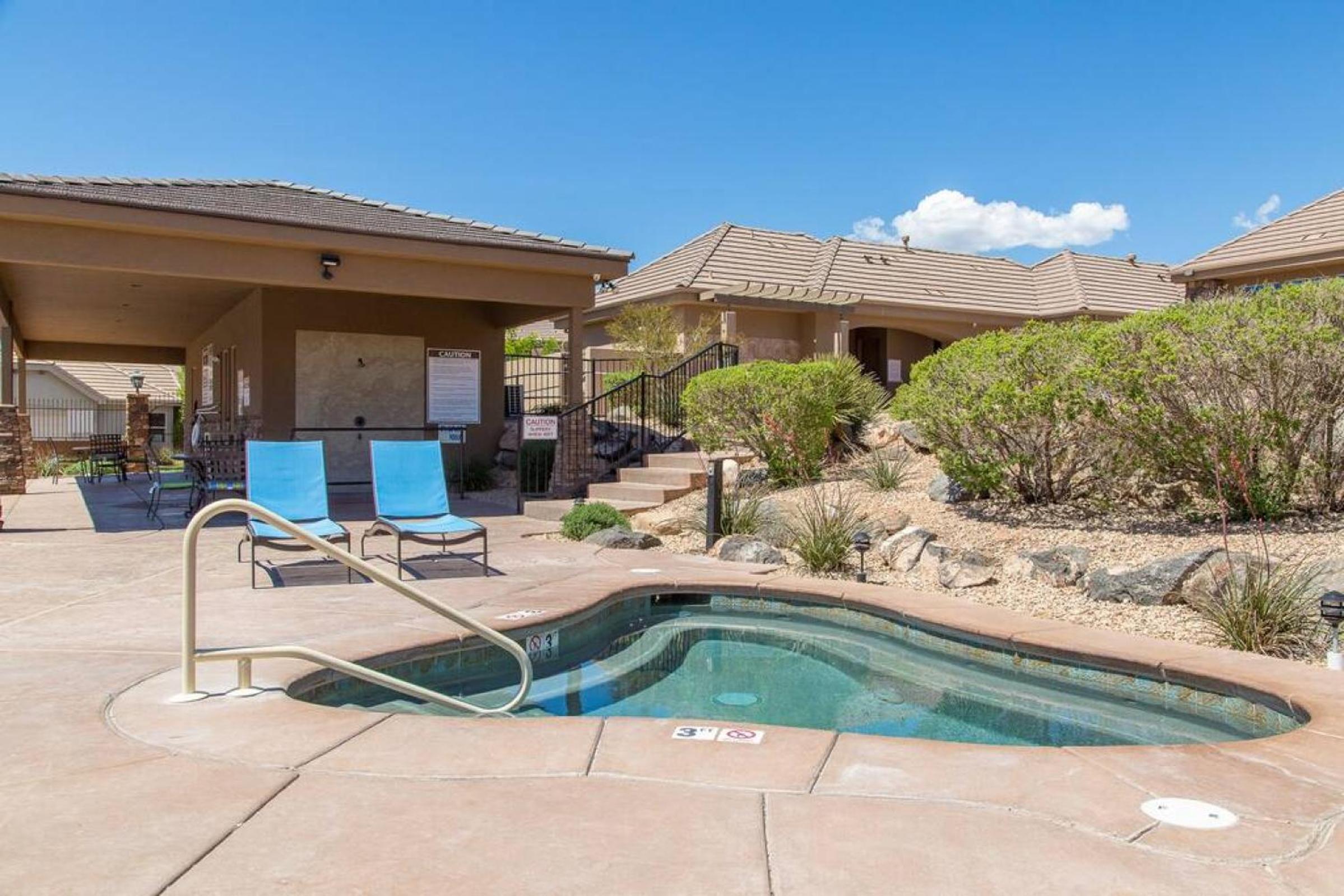 Fantastic Getaway 2 Pools and 2 Spas Near Zion NP view 3