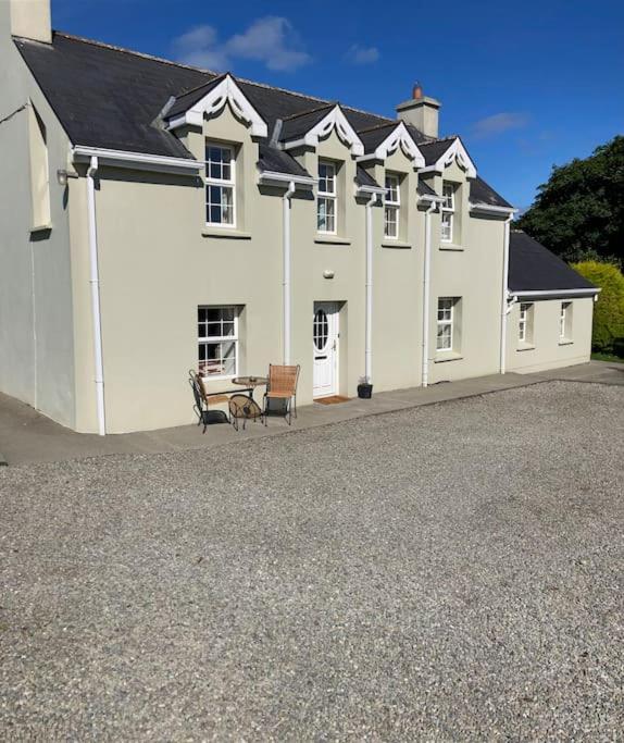 3-Bedroom Cottage With Plenty Space view 2