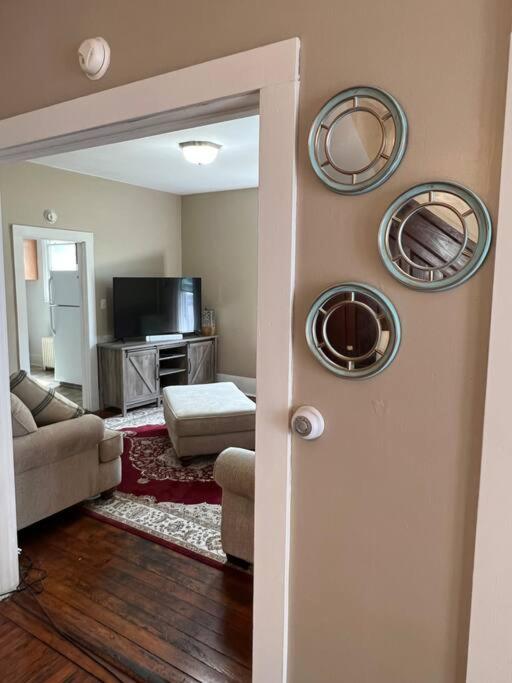The Purple Door apt in the heart of Radford city view 2